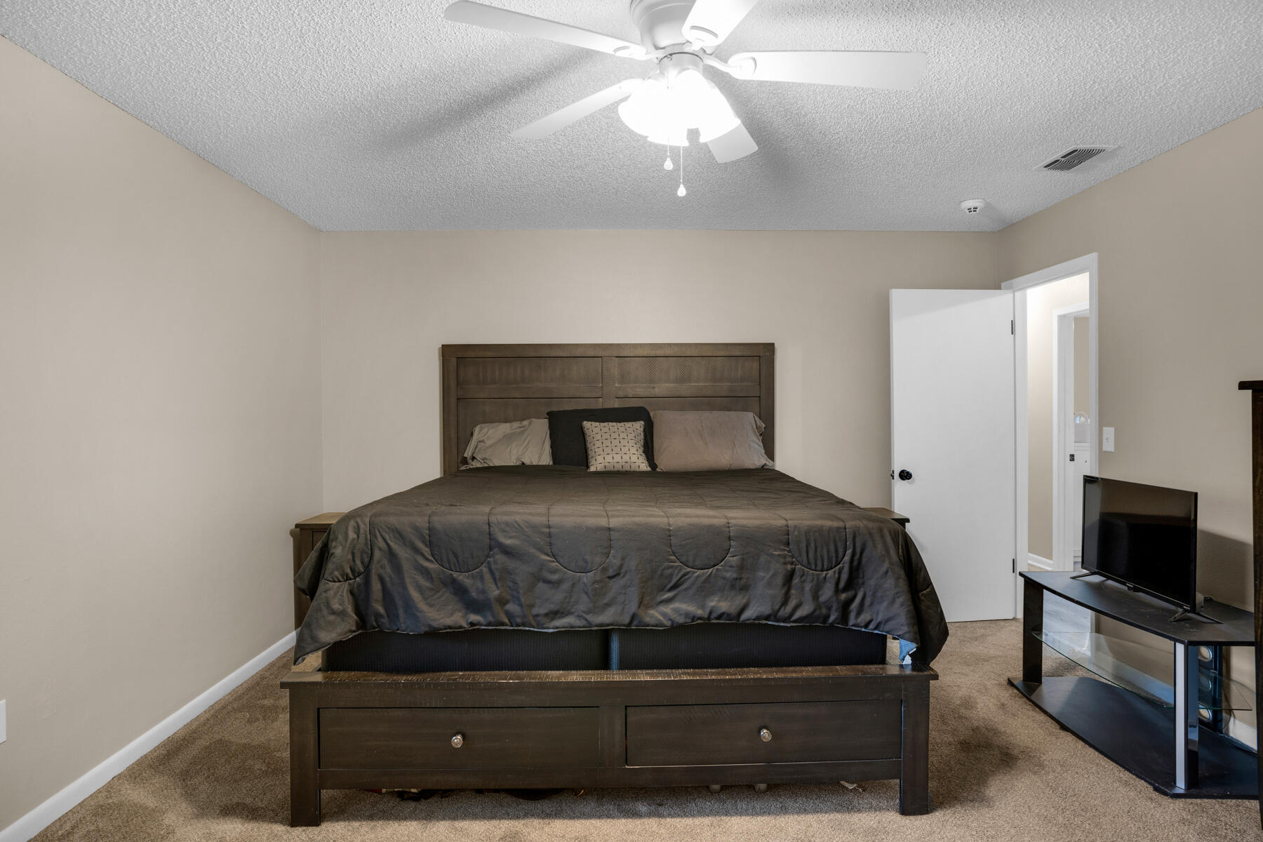 LAKEVIEW ESTATES - Residential Lease