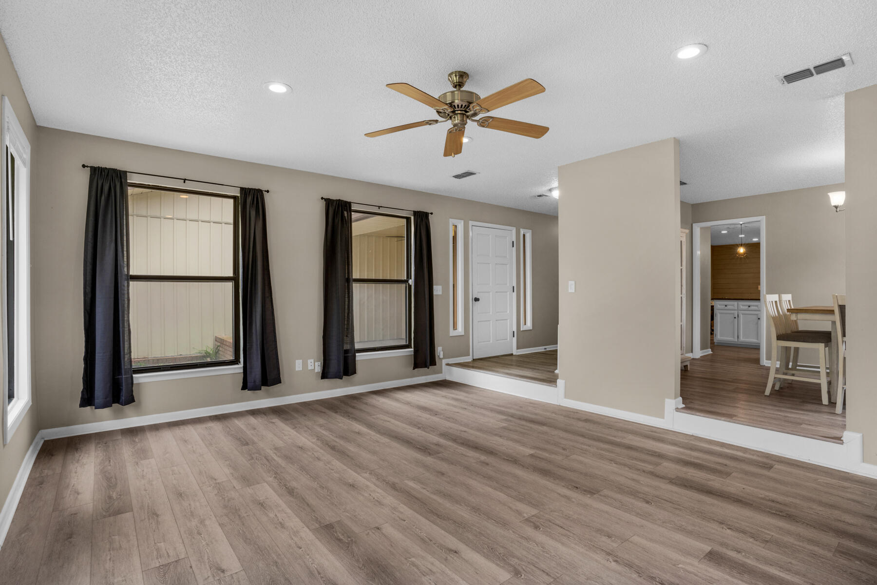 LAKEVIEW ESTATES - Residential Lease