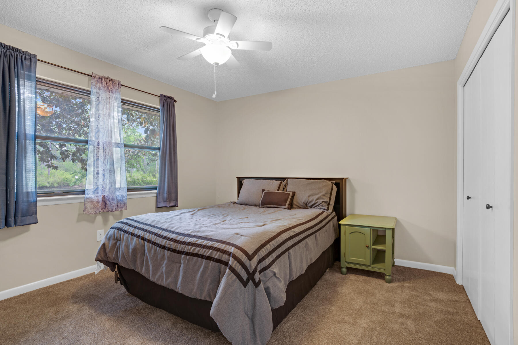 LAKEVIEW ESTATES - Residential Lease