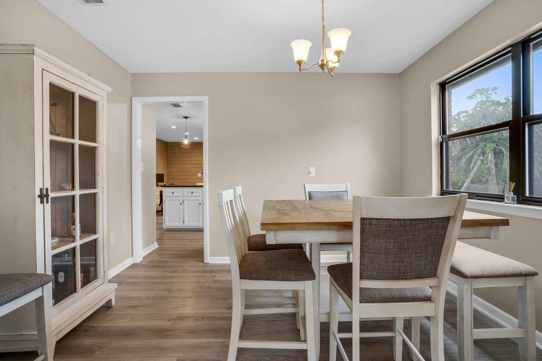 LAKEVIEW ESTATES - Residential Lease