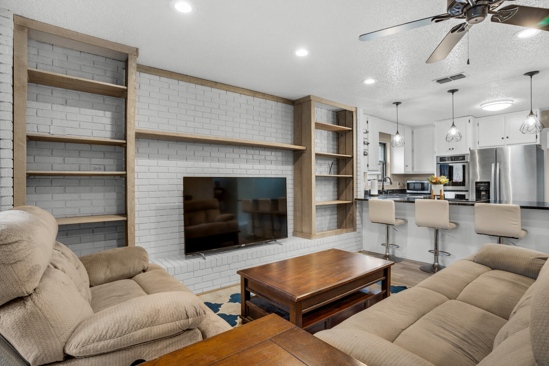 LAKEVIEW ESTATES - Residential Lease