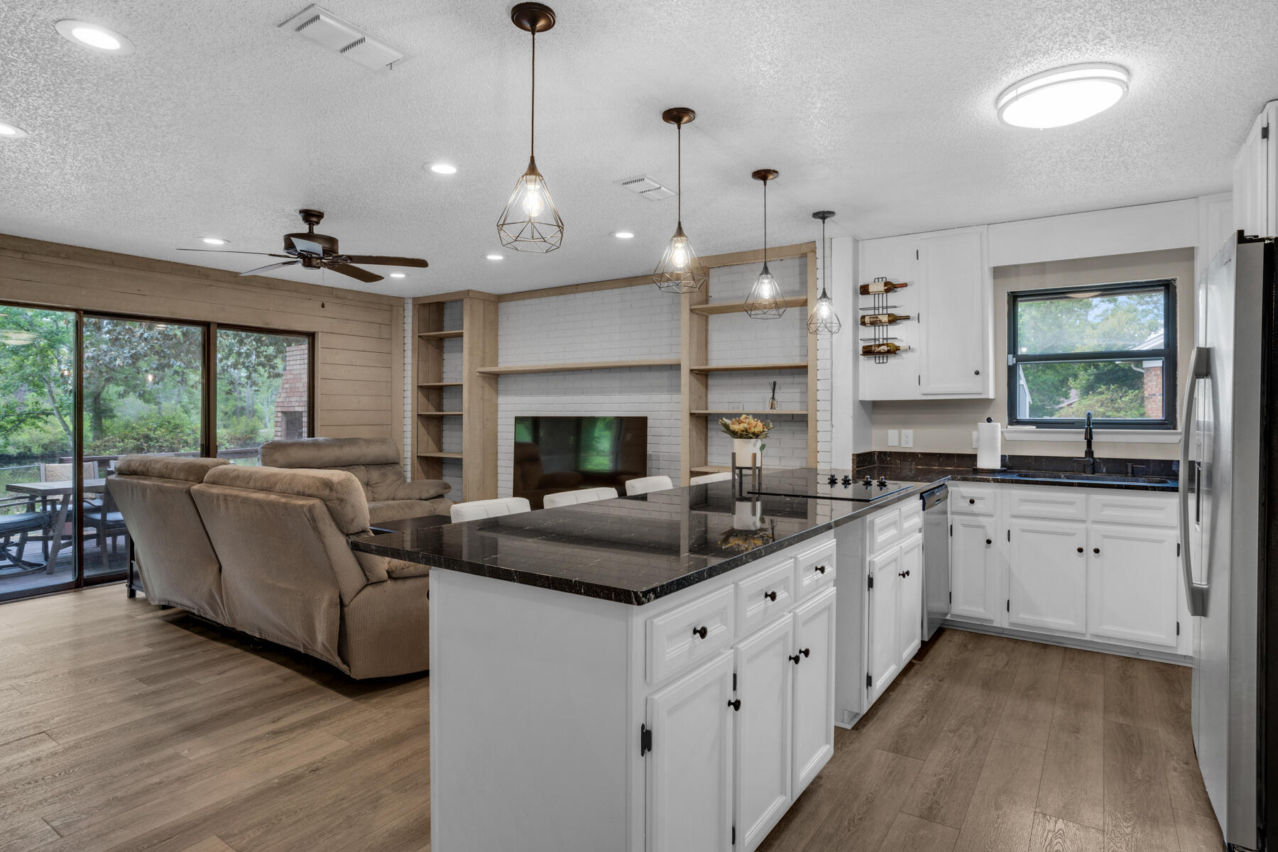 LAKEVIEW ESTATES - Residential Lease