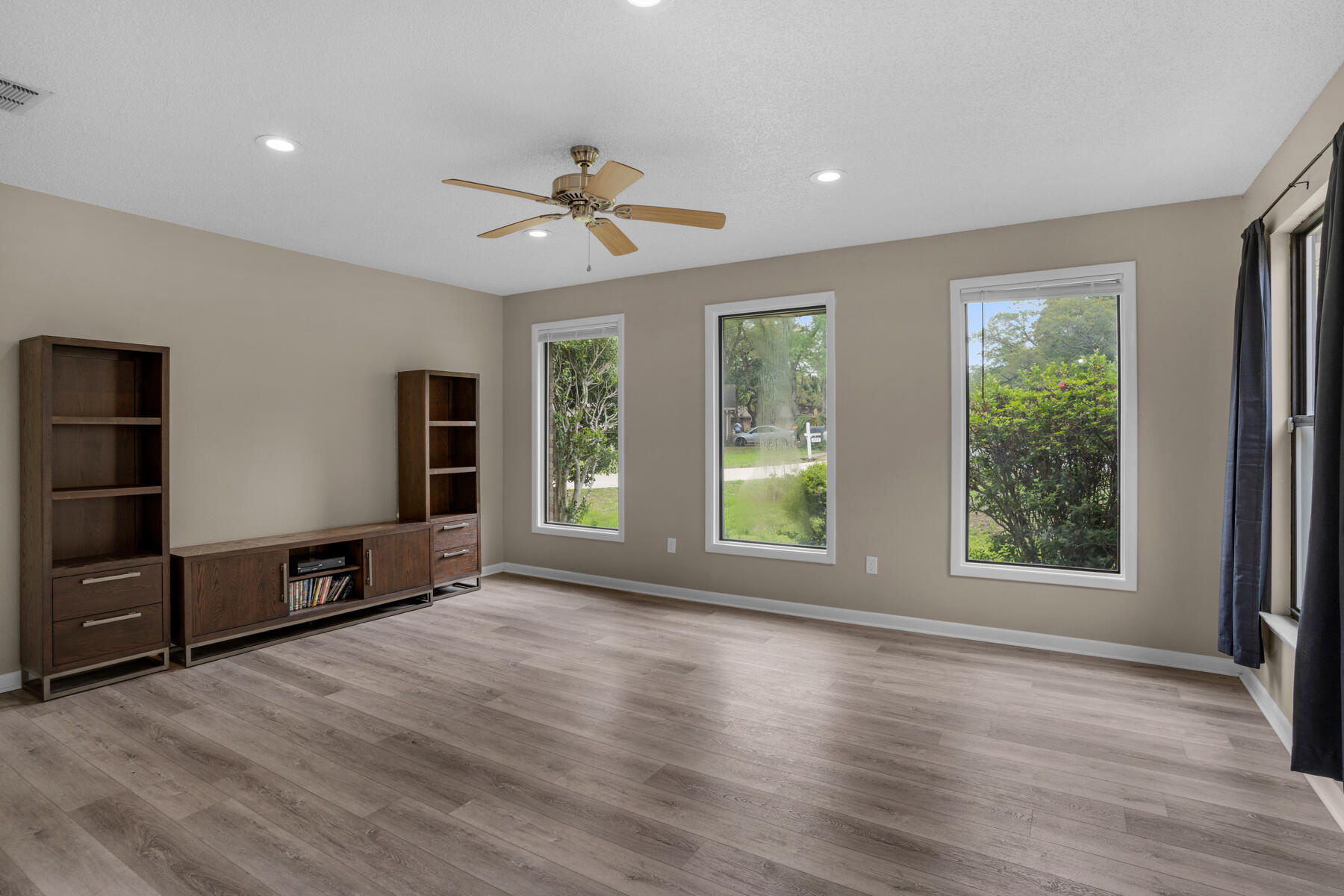 LAKEVIEW ESTATES - Residential Lease