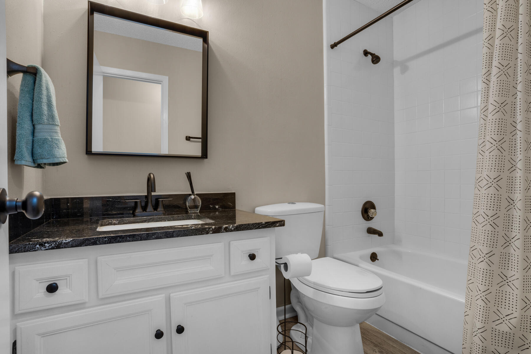 LAKEVIEW ESTATES - Residential Lease