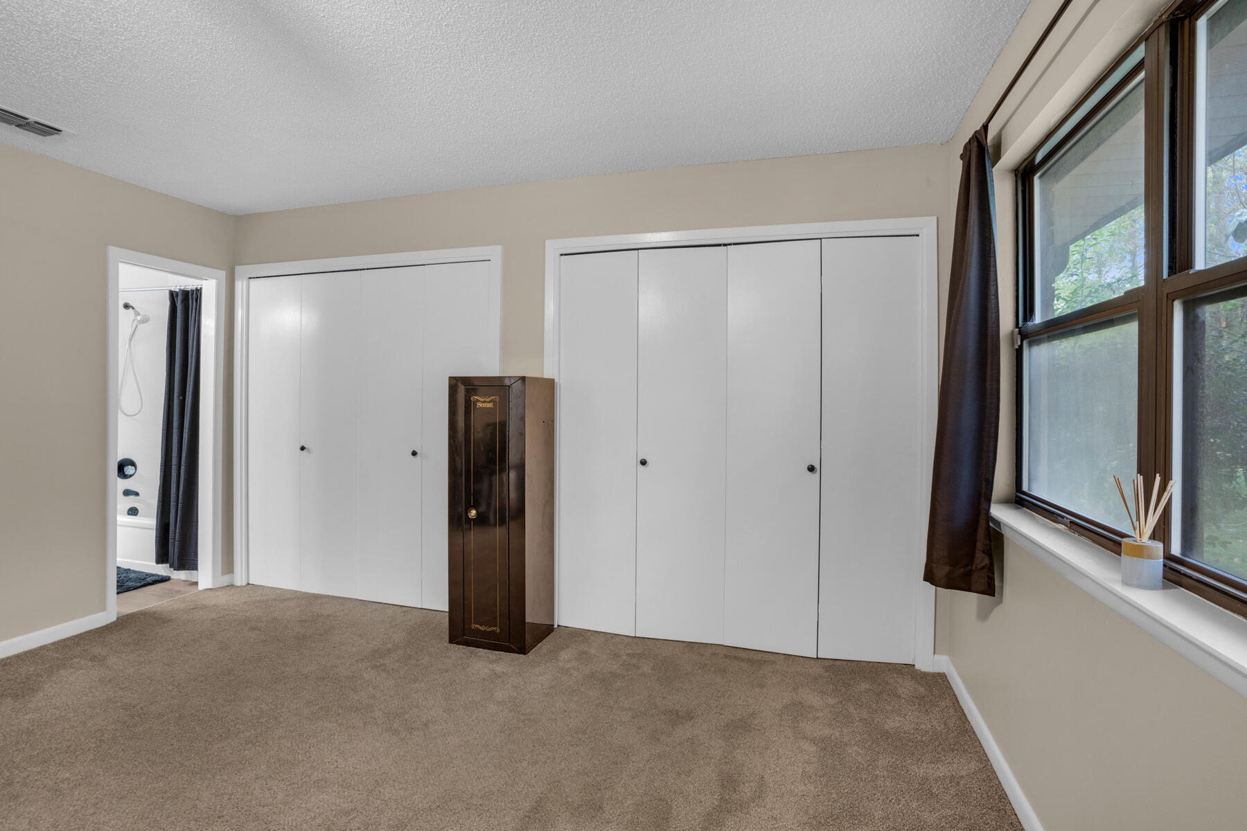 LAKEVIEW ESTATES - Residential Lease