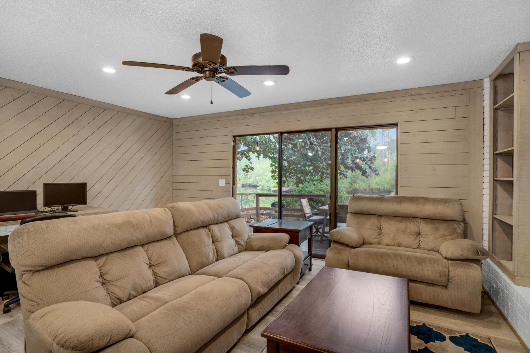 LAKEVIEW ESTATES - Residential Lease