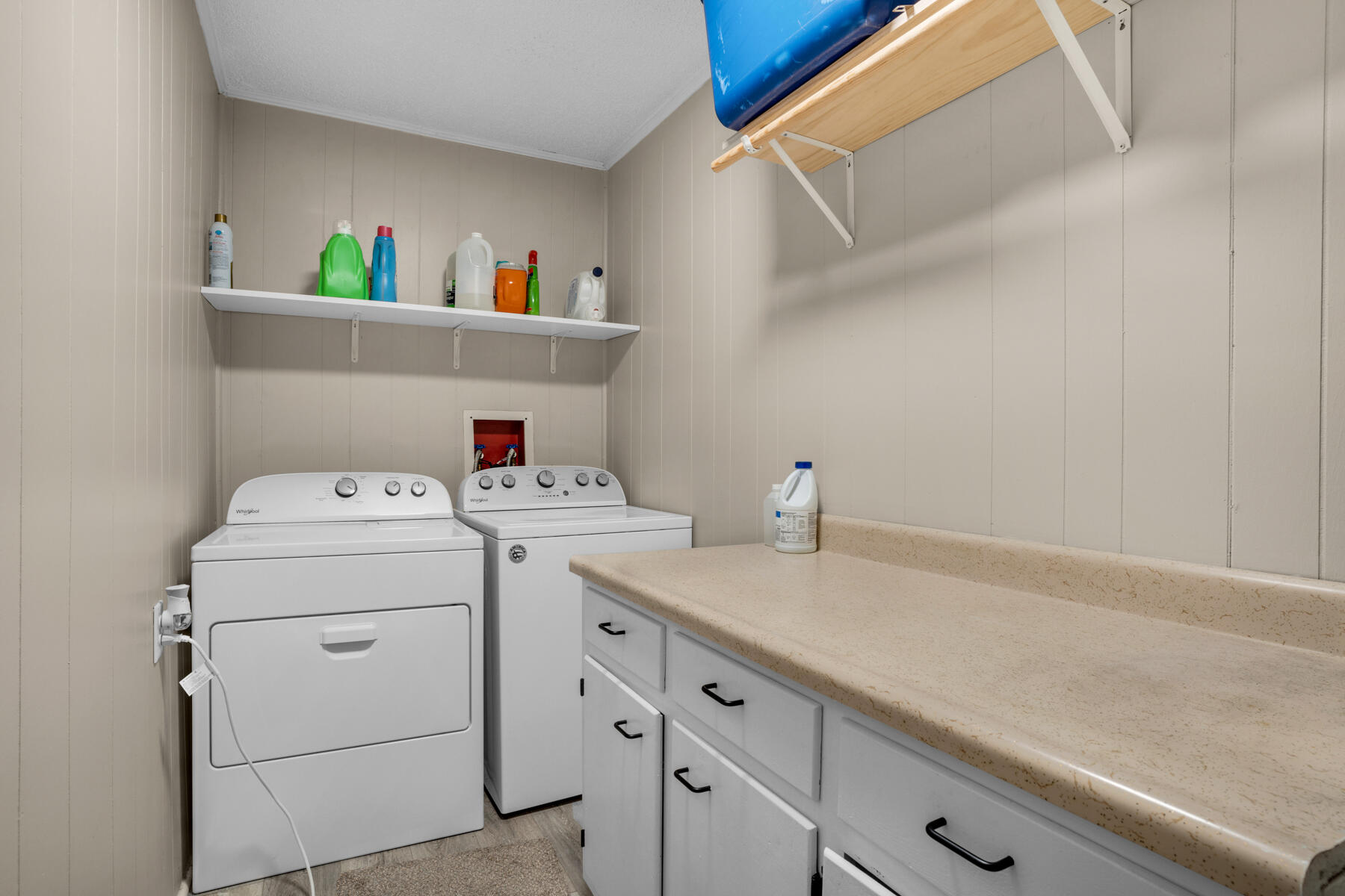 LAKEVIEW ESTATES - Residential Lease