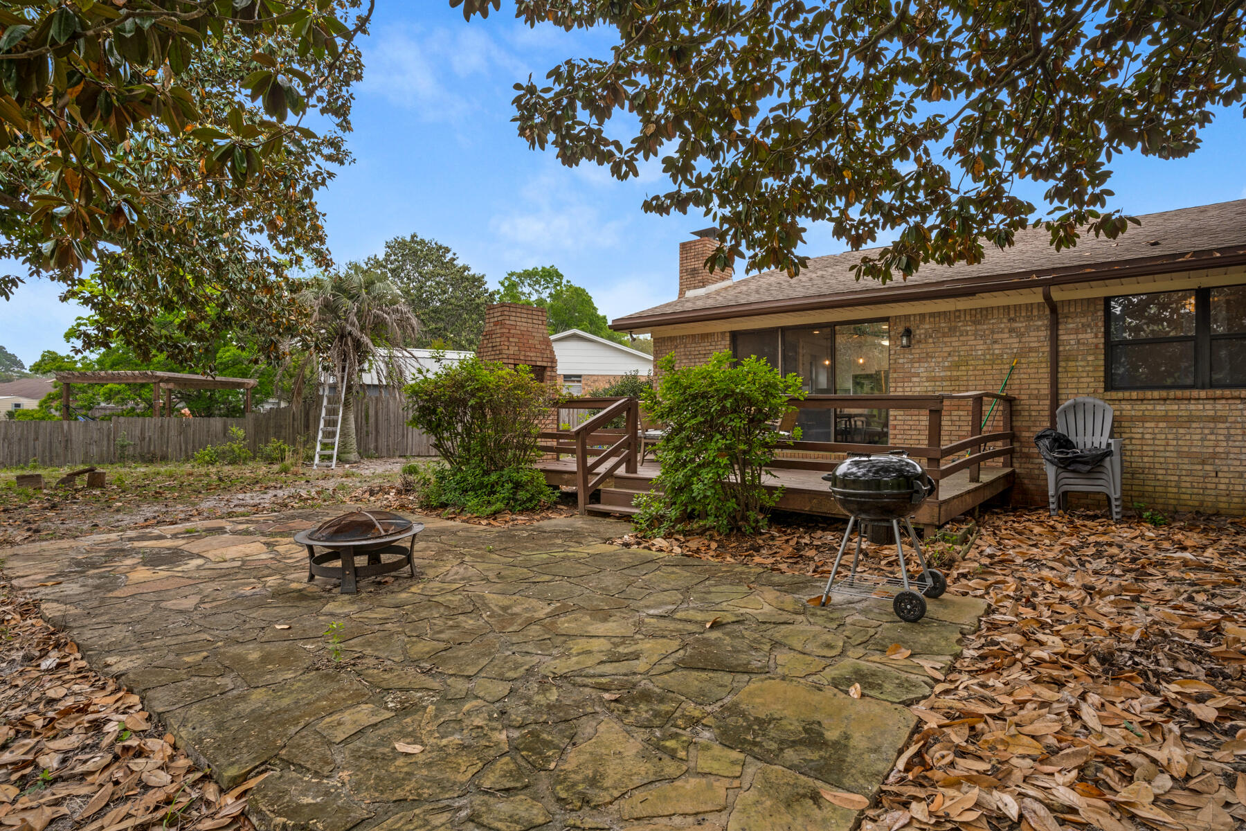 LAKEVIEW ESTATES - Residential Lease