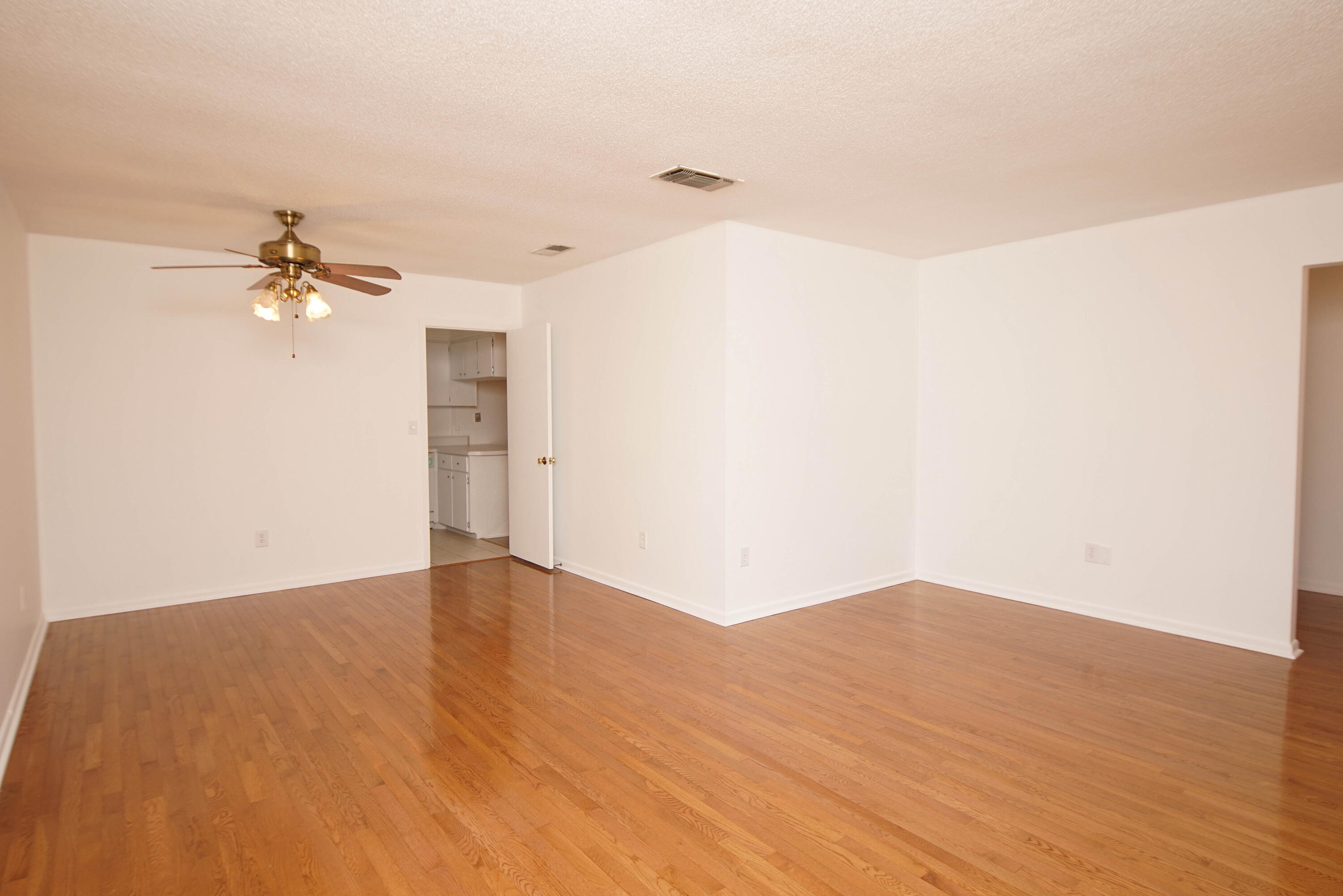 COLLEGE WOOD - Residential