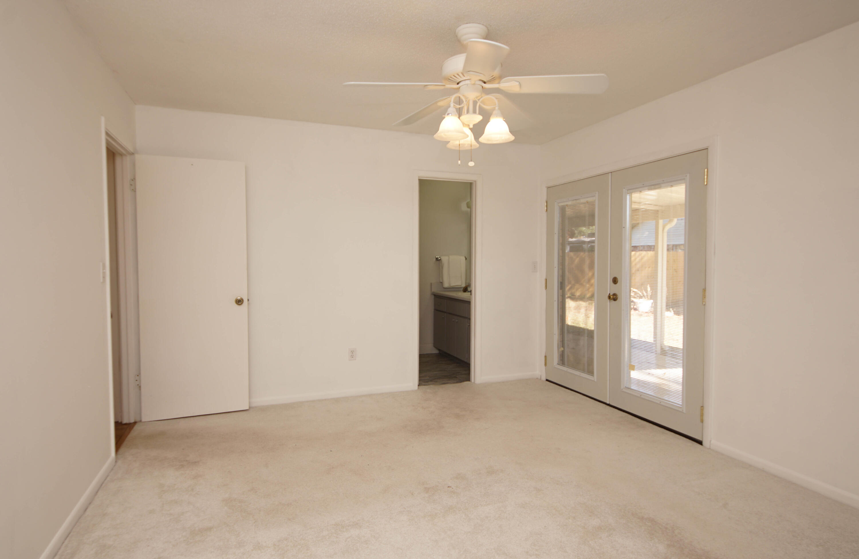 COLLEGE WOOD - Residential