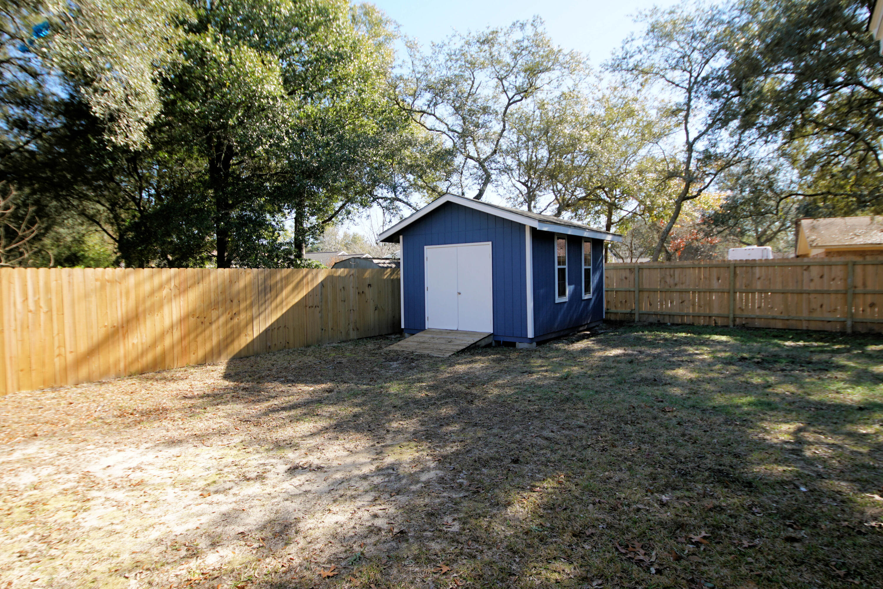 COLLEGE WOOD - Residential