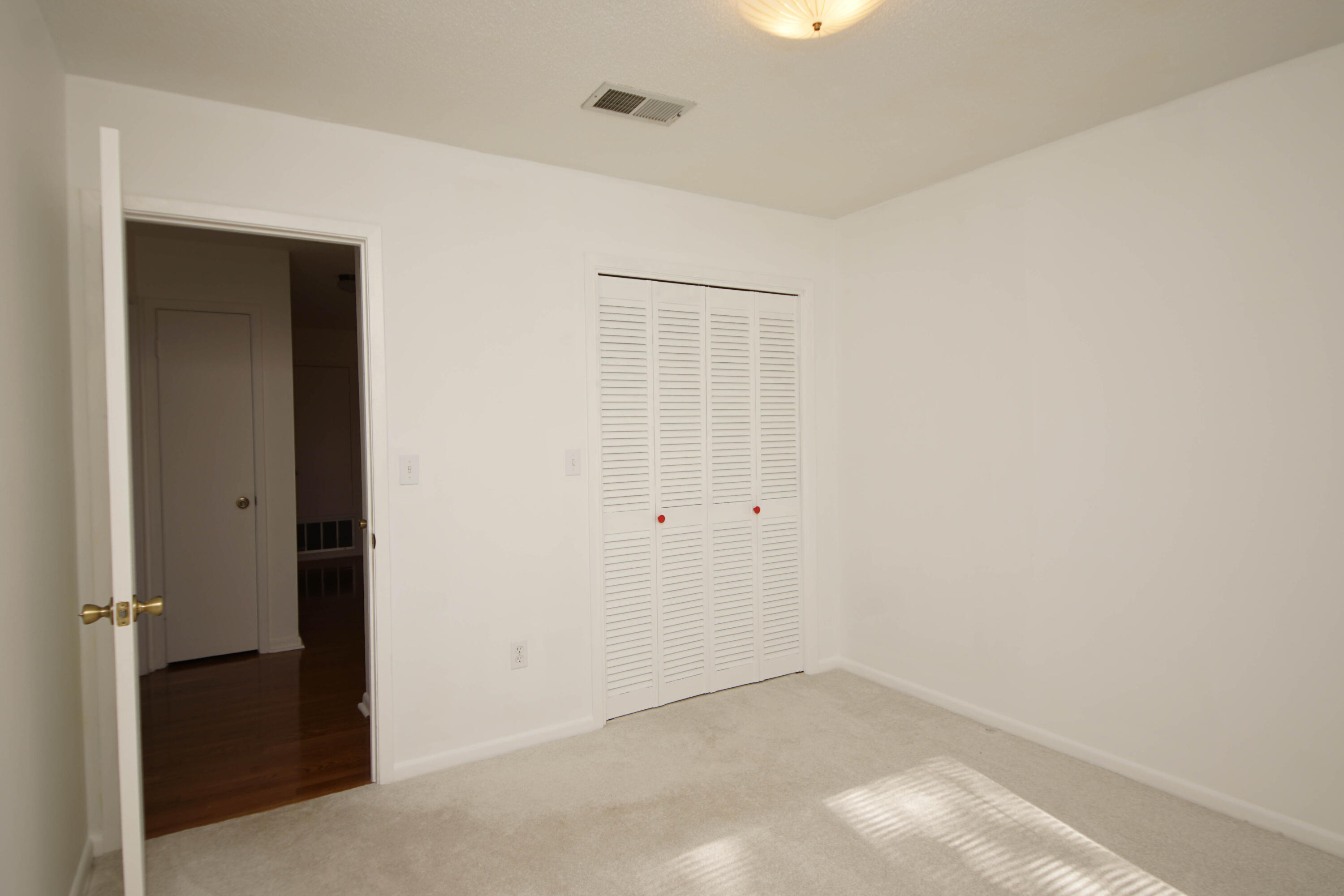 COLLEGE WOOD - Residential