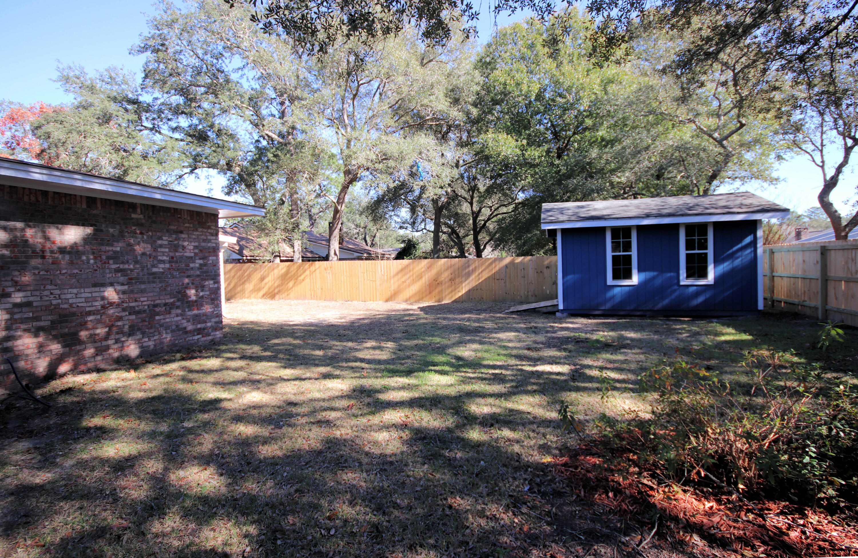 COLLEGE WOOD - Residential