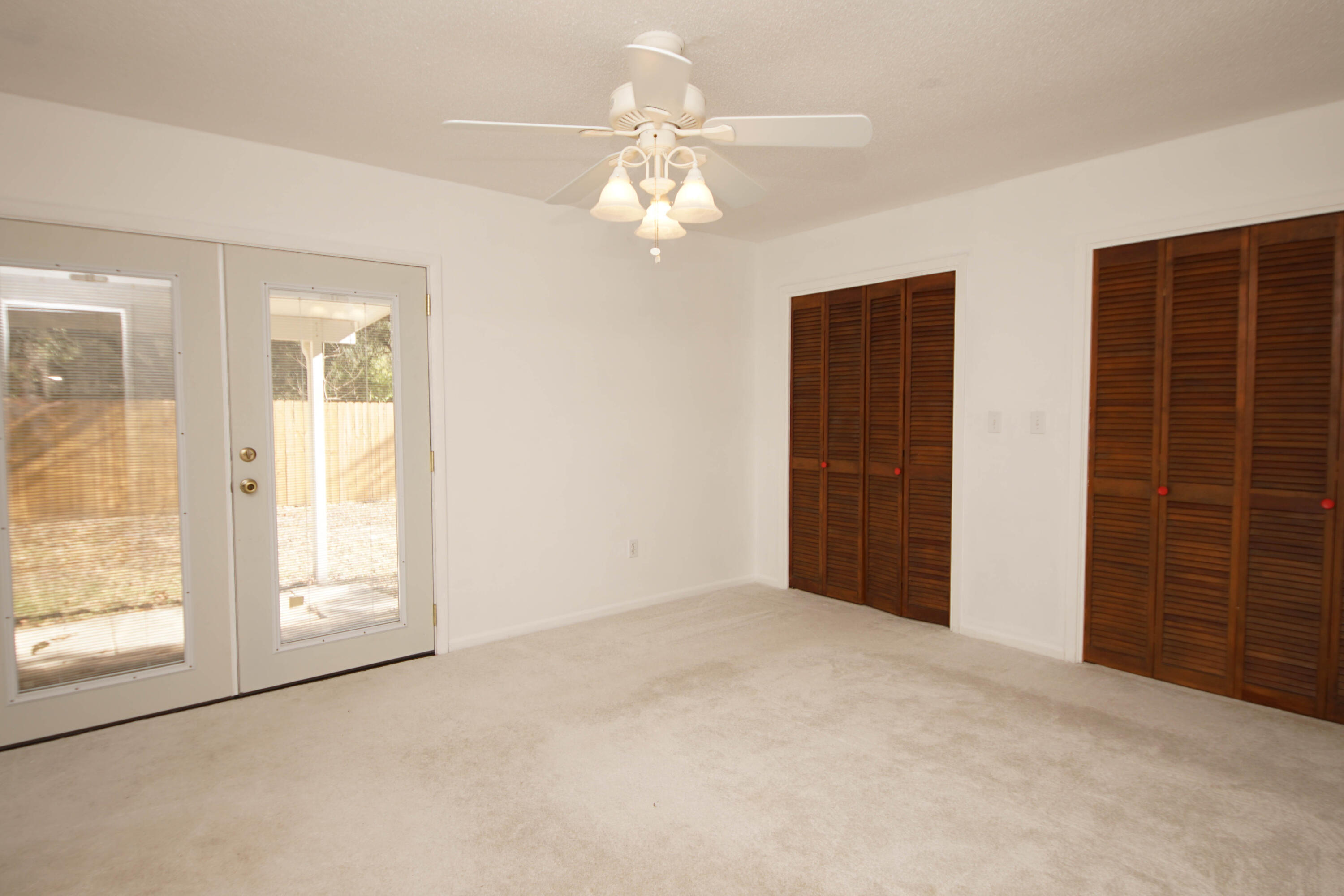 COLLEGE WOOD - Residential