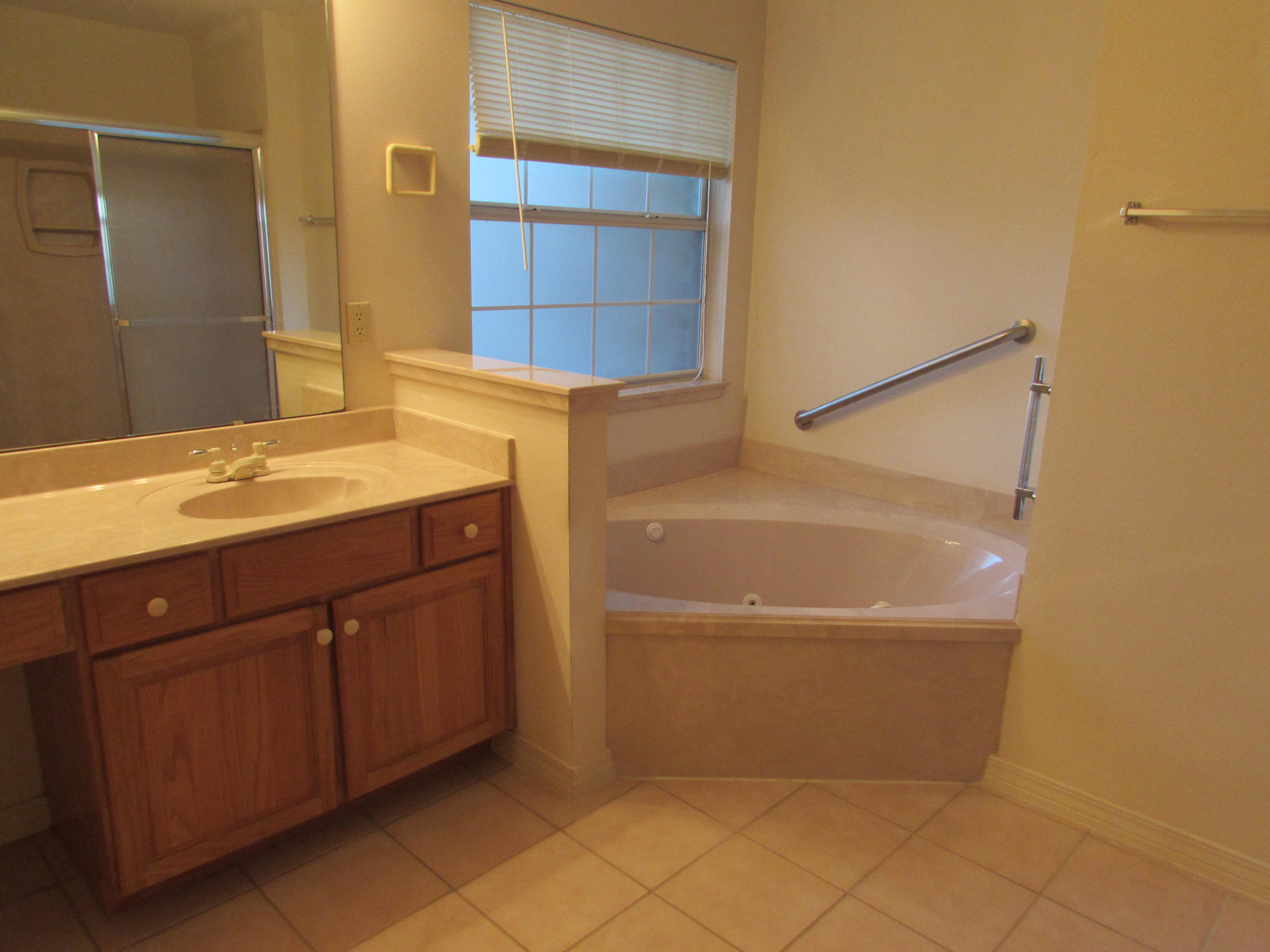 KENNEDY LAKES 1ST ADDN - Residential