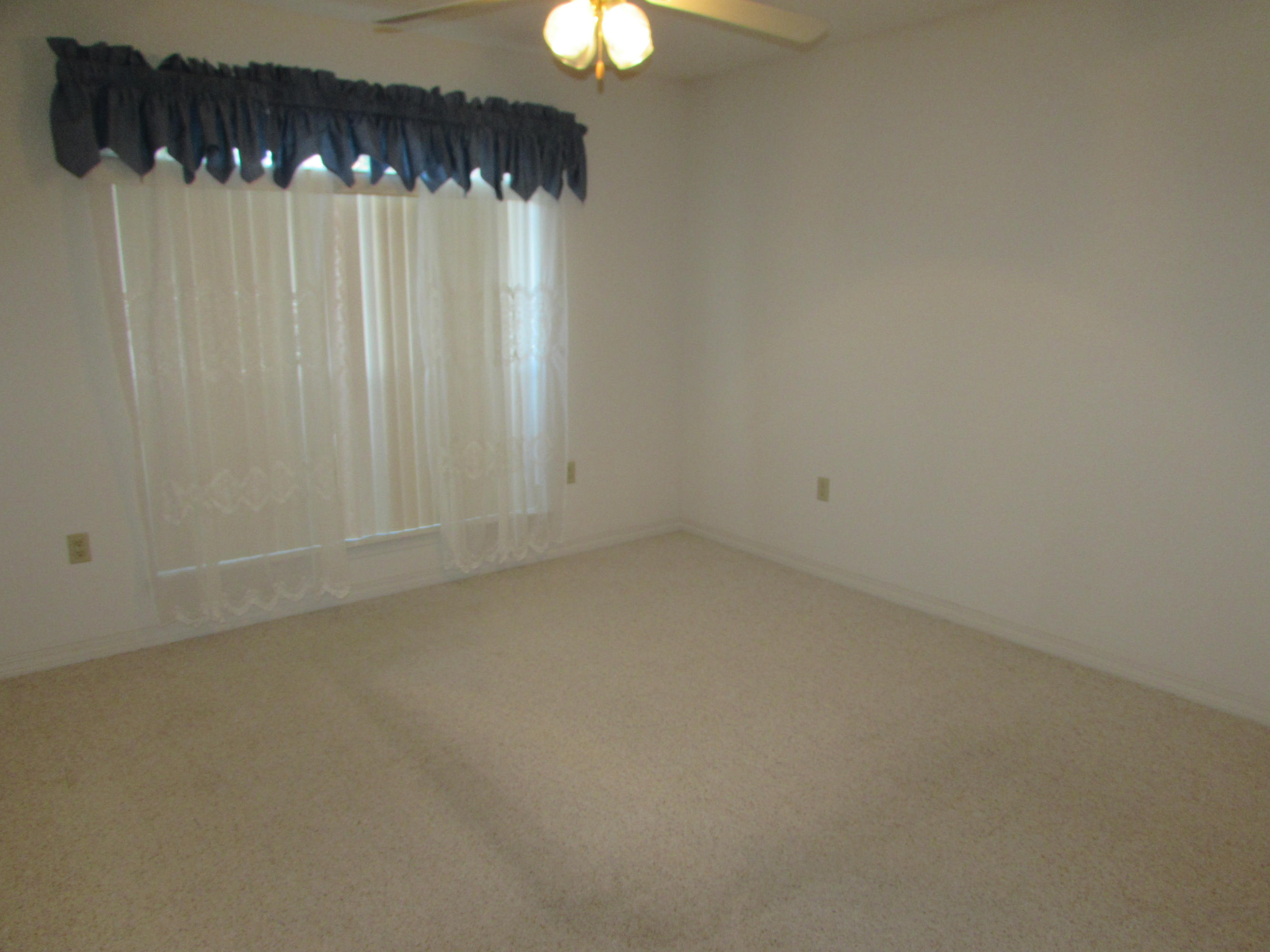 KENNEDY LAKES 1ST ADDN - Residential