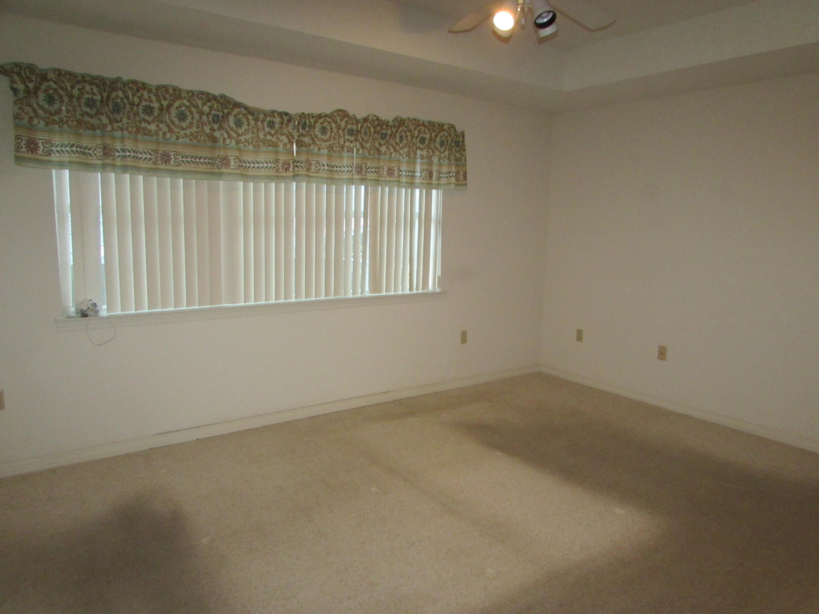 KENNEDY LAKES 1ST ADDN - Residential