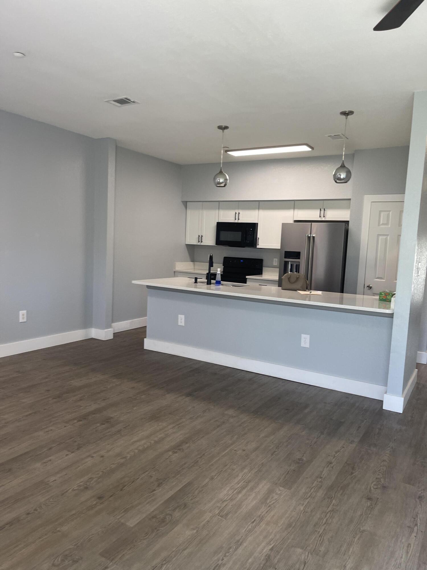 YACHT CLUB OAKS - Residential