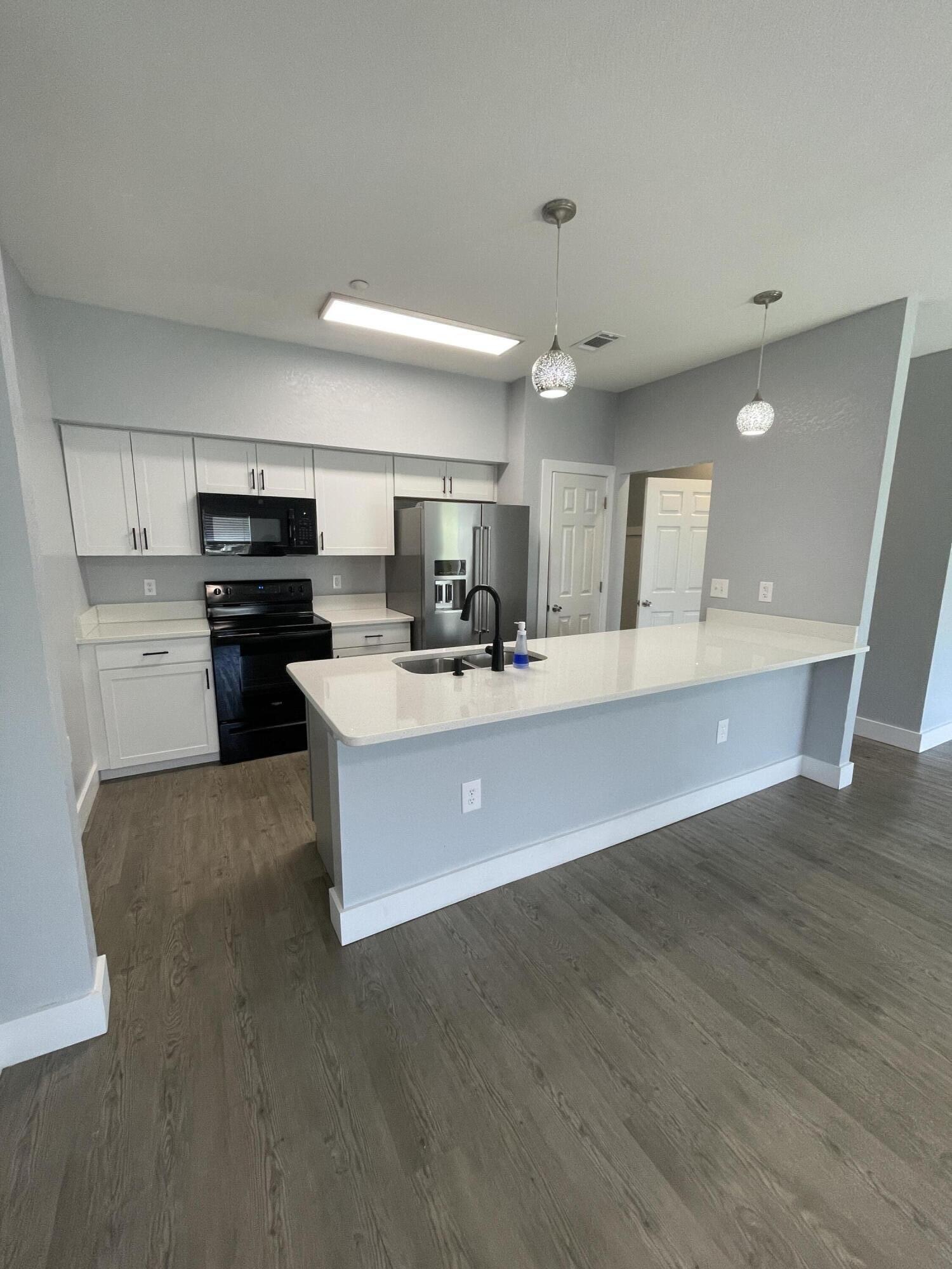 YACHT CLUB OAKS - Residential
