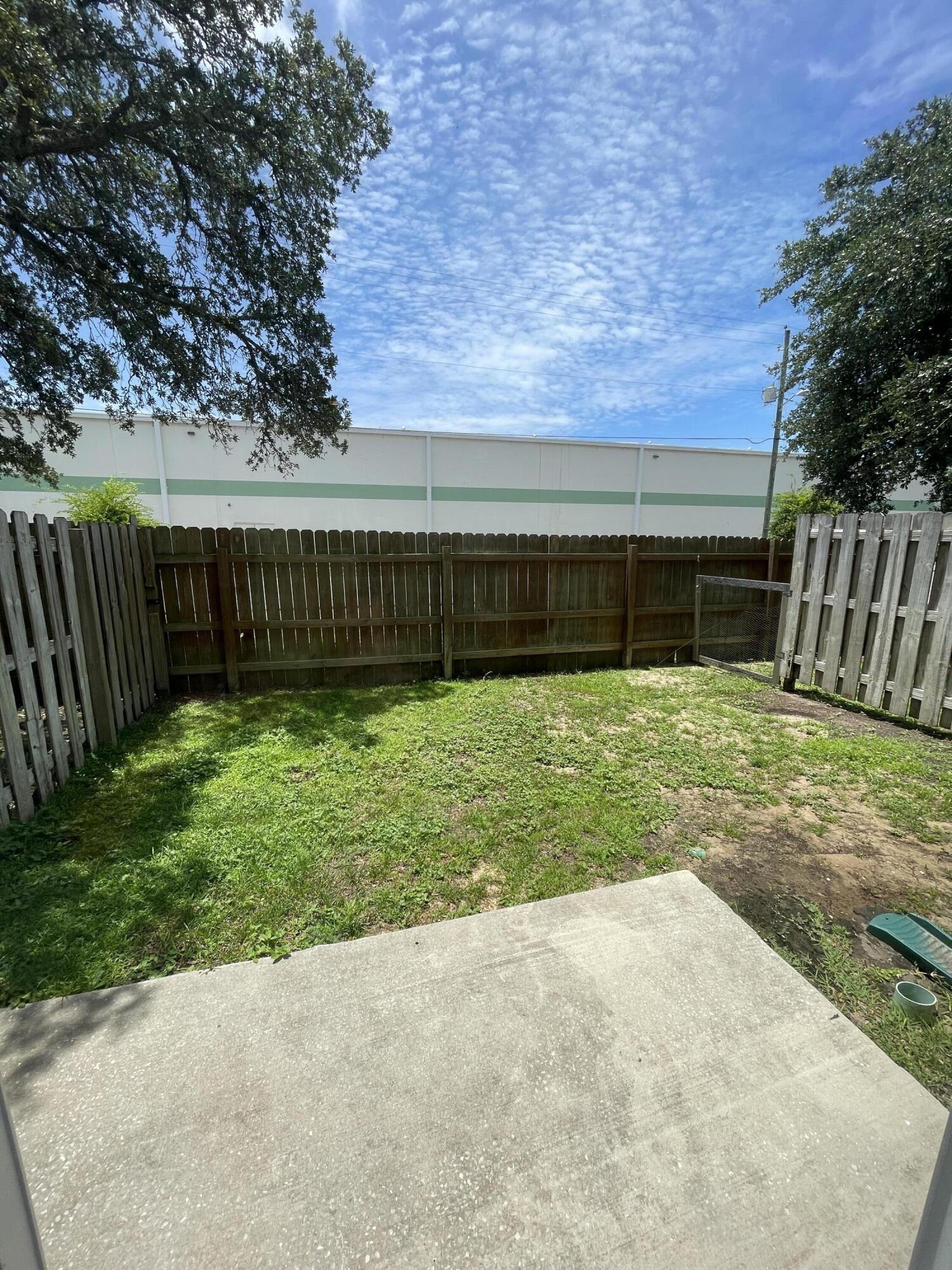 YACHT CLUB OAKS - Residential