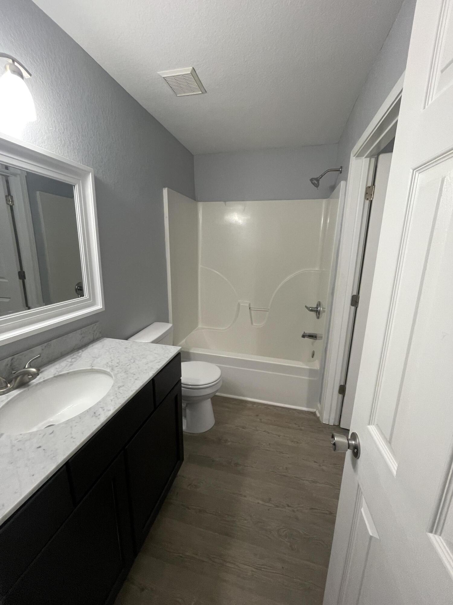 YACHT CLUB OAKS - Residential