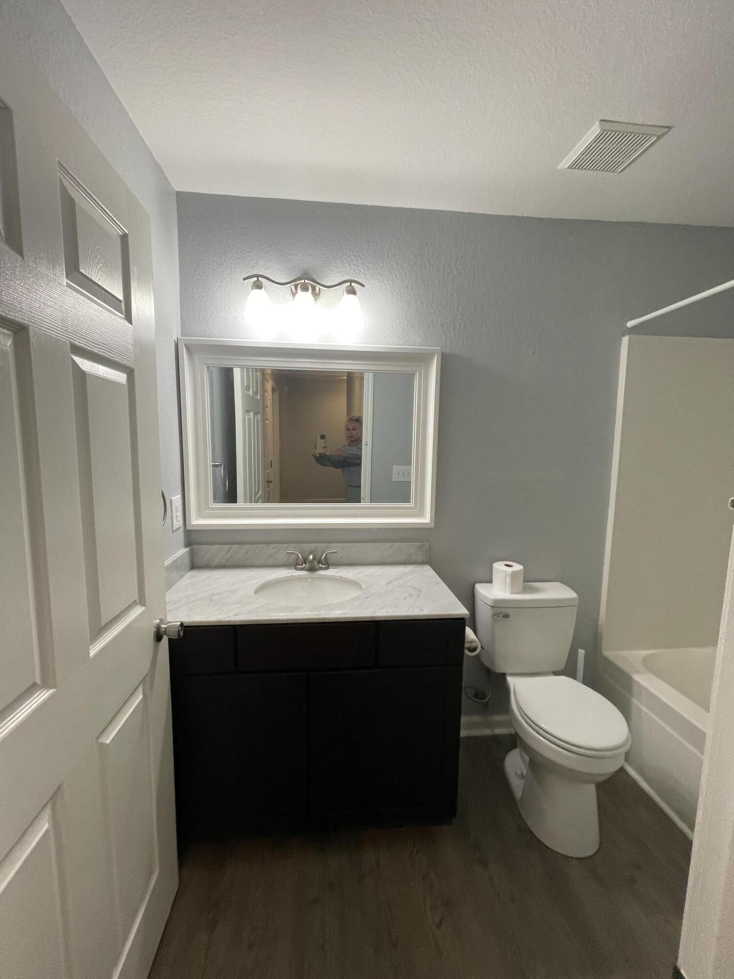 YACHT CLUB OAKS - Residential