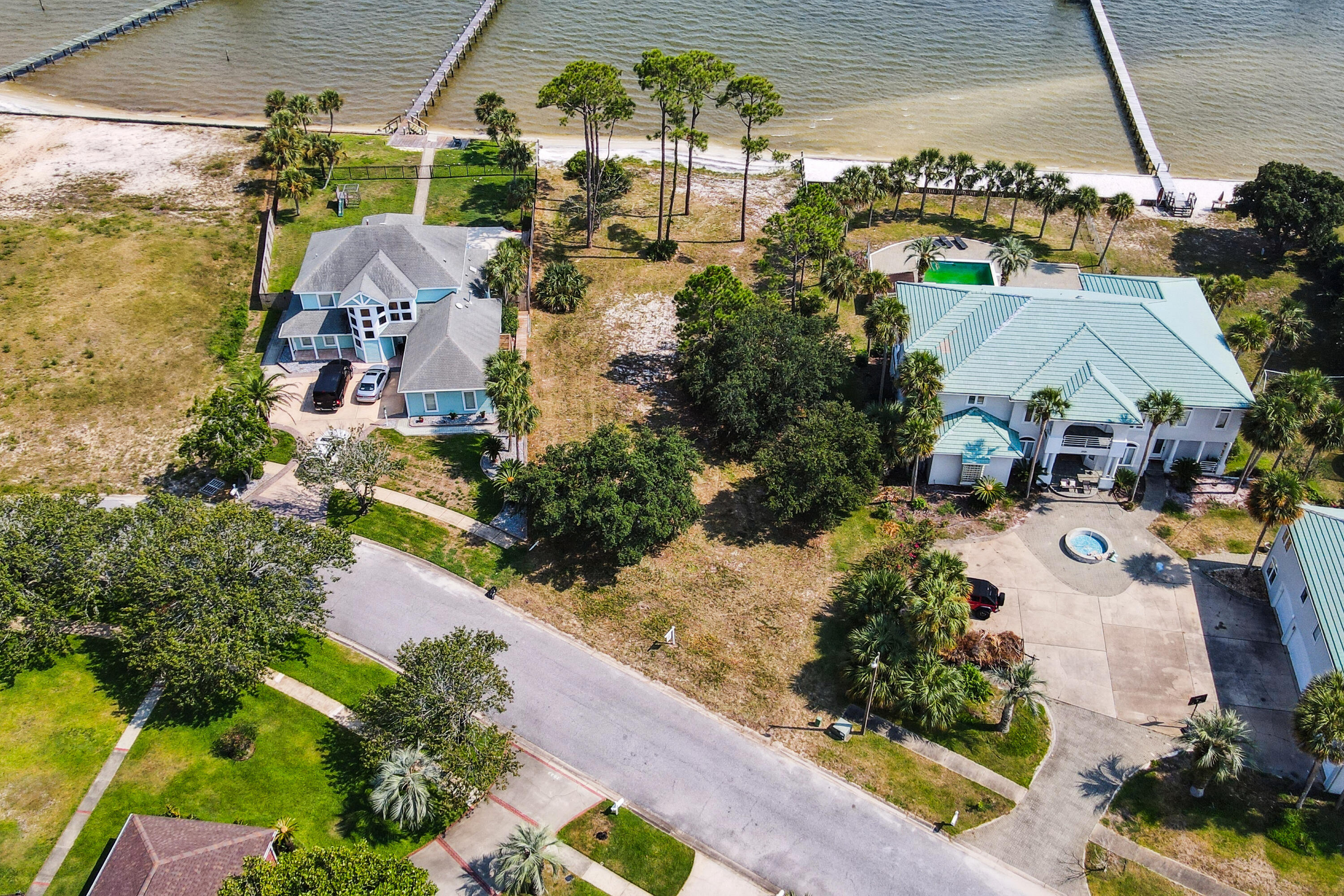 PRITCHARD POINT - Land