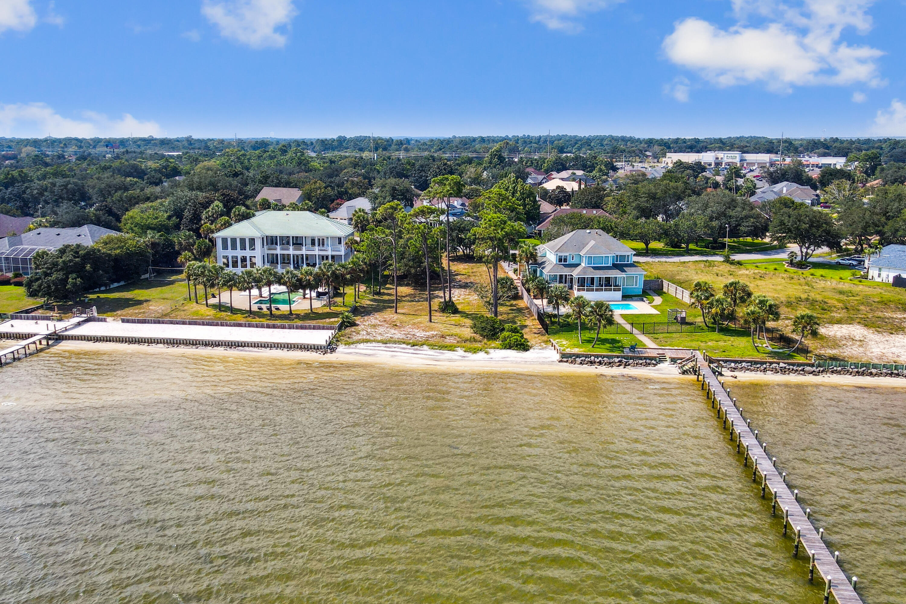 PRITCHARD POINT - Land