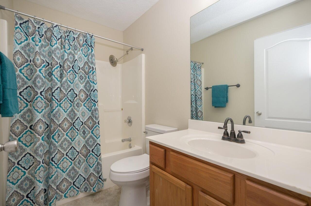 SHAY LIN TOWN HOMES - Residential Lease