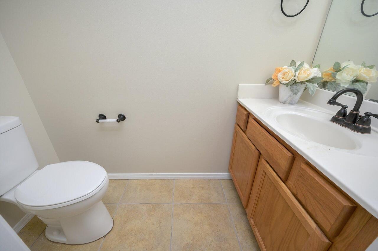 SHAY LIN TOWN HOMES - Residential Lease