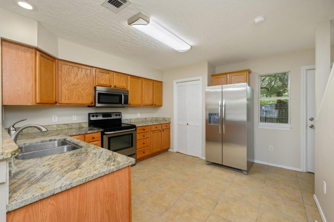 SHAY LIN TOWN HOMES - Residential Lease