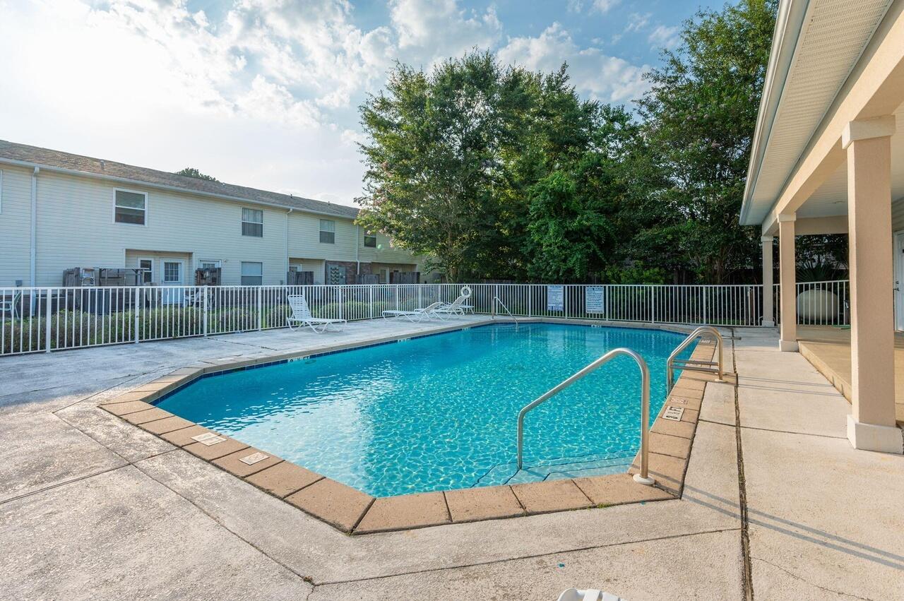 SHAY LIN TOWN HOMES - Residential Lease