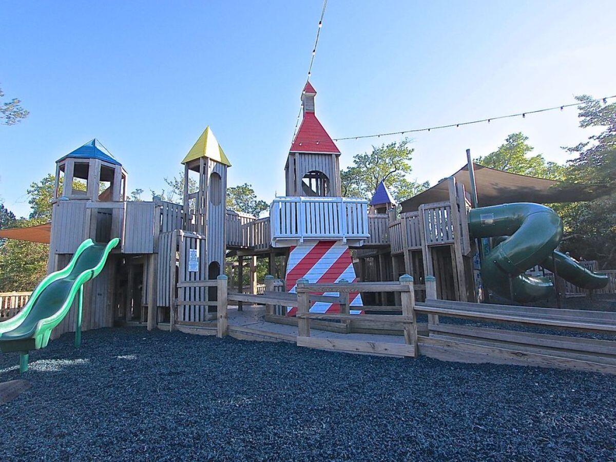 LINKSIDE VILLAGE UNIT 1 - Residential