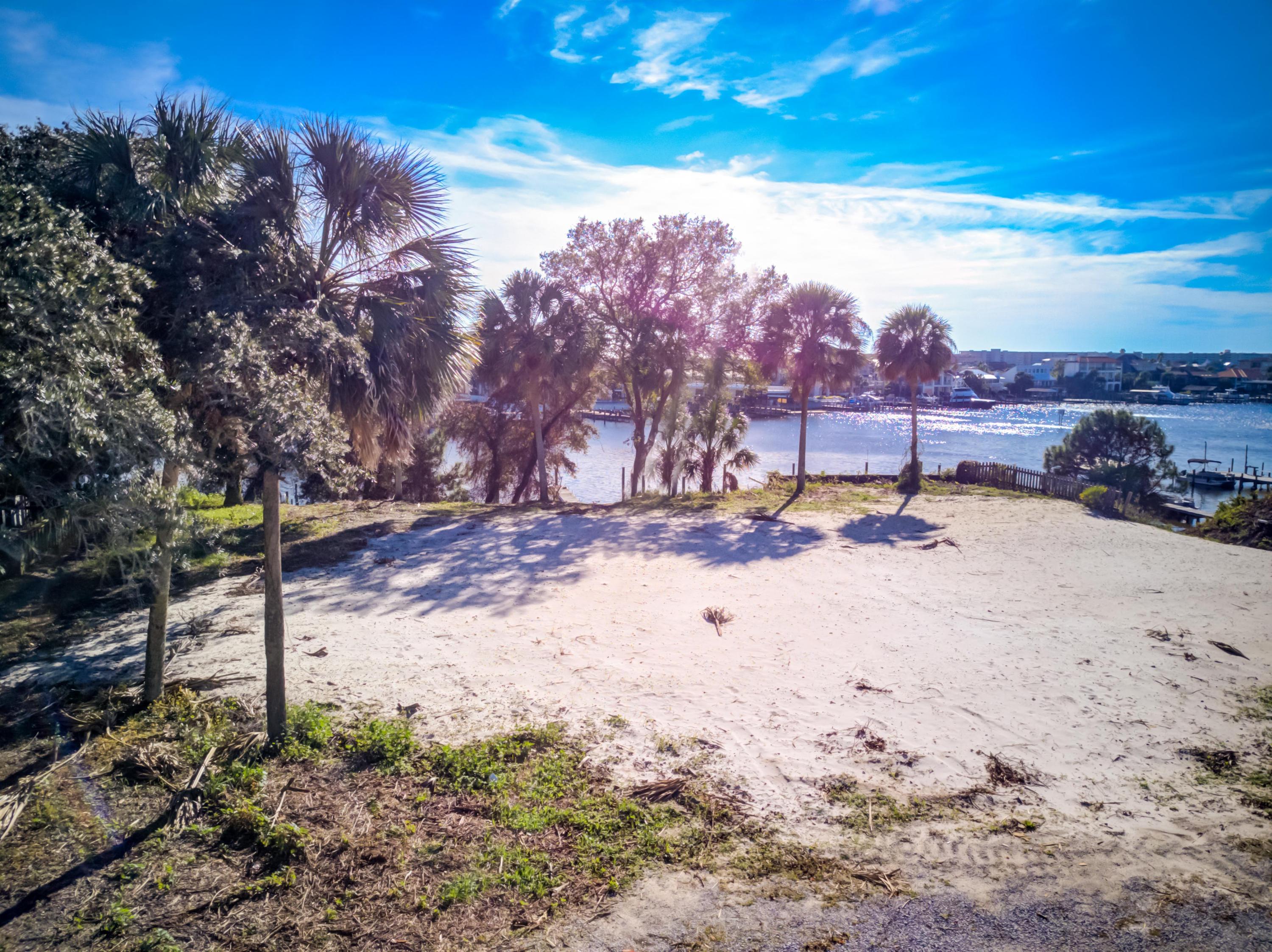 The Enclaves on the Harbor - Land