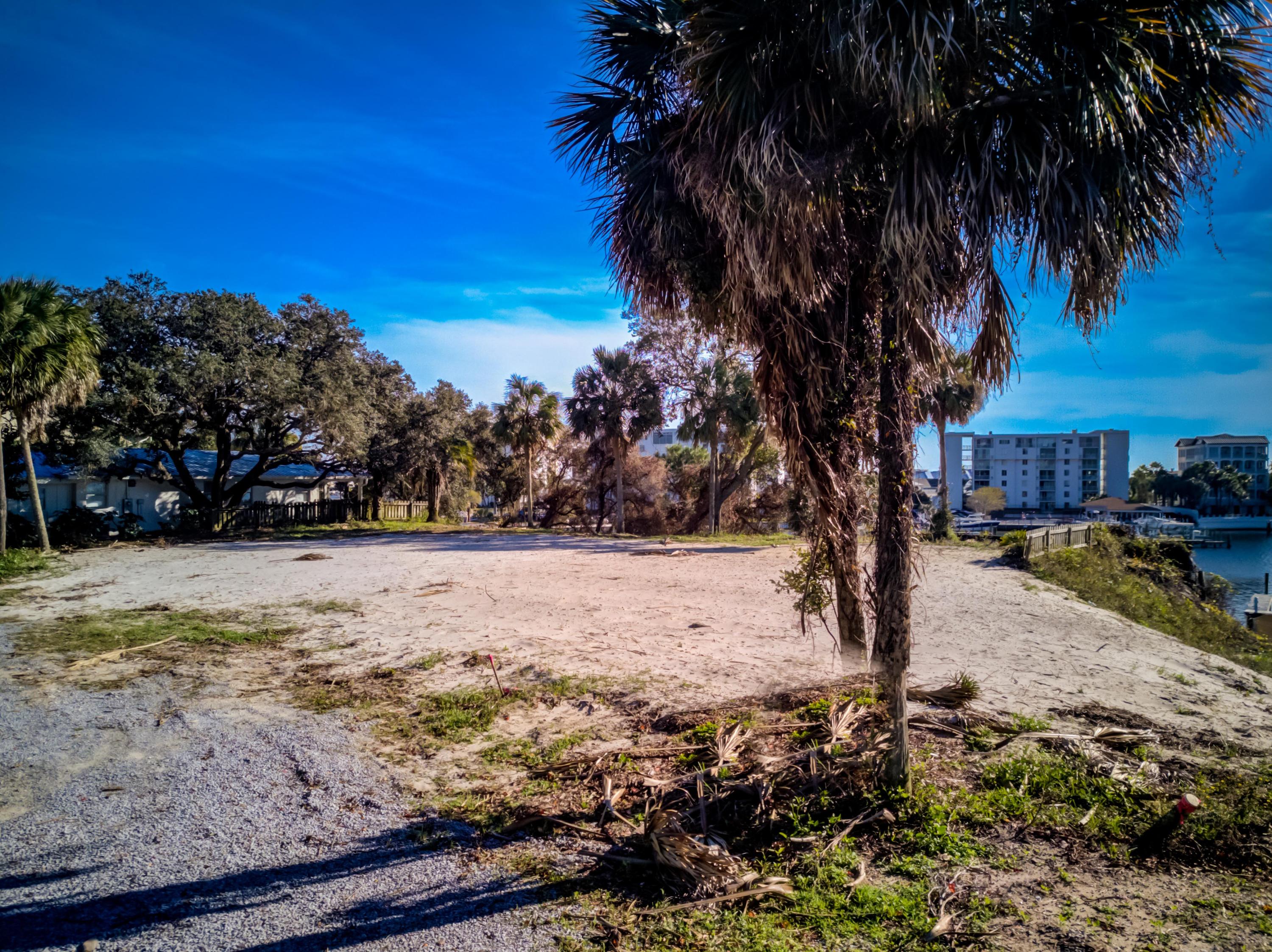 The Enclaves on the Harbor - Land