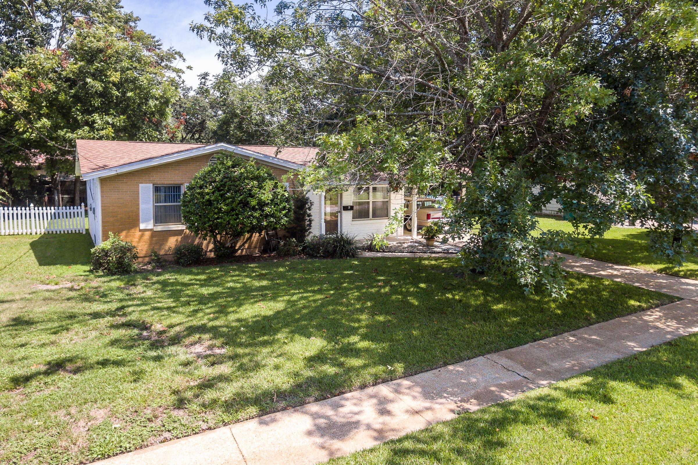 Come check out this well kept home in a great location! Just off of Hollywood Blvd and easily accessible to the beaches, the mall, and the Air Force Base. Within a few miles of each school as well. Great yard and 8 producing blueberry bushes in the back yard! Square footage of 1082 does not include the added Florida room, which is another 200 square feet off of the kitchen and dining area. New AC unit was installed in 2013. Great usable shed in the back yard as well! Make an appointment to see this home today!