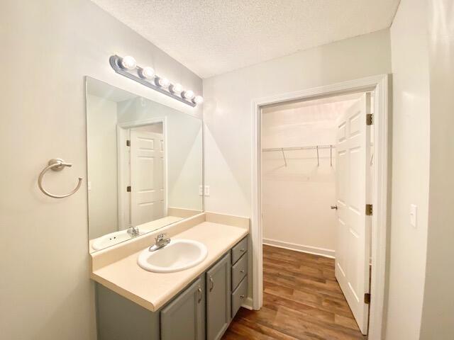 TRIPLE LAKES ESTATES - Residential Lease