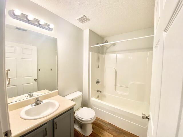 TRIPLE LAKES ESTATES - Residential Lease