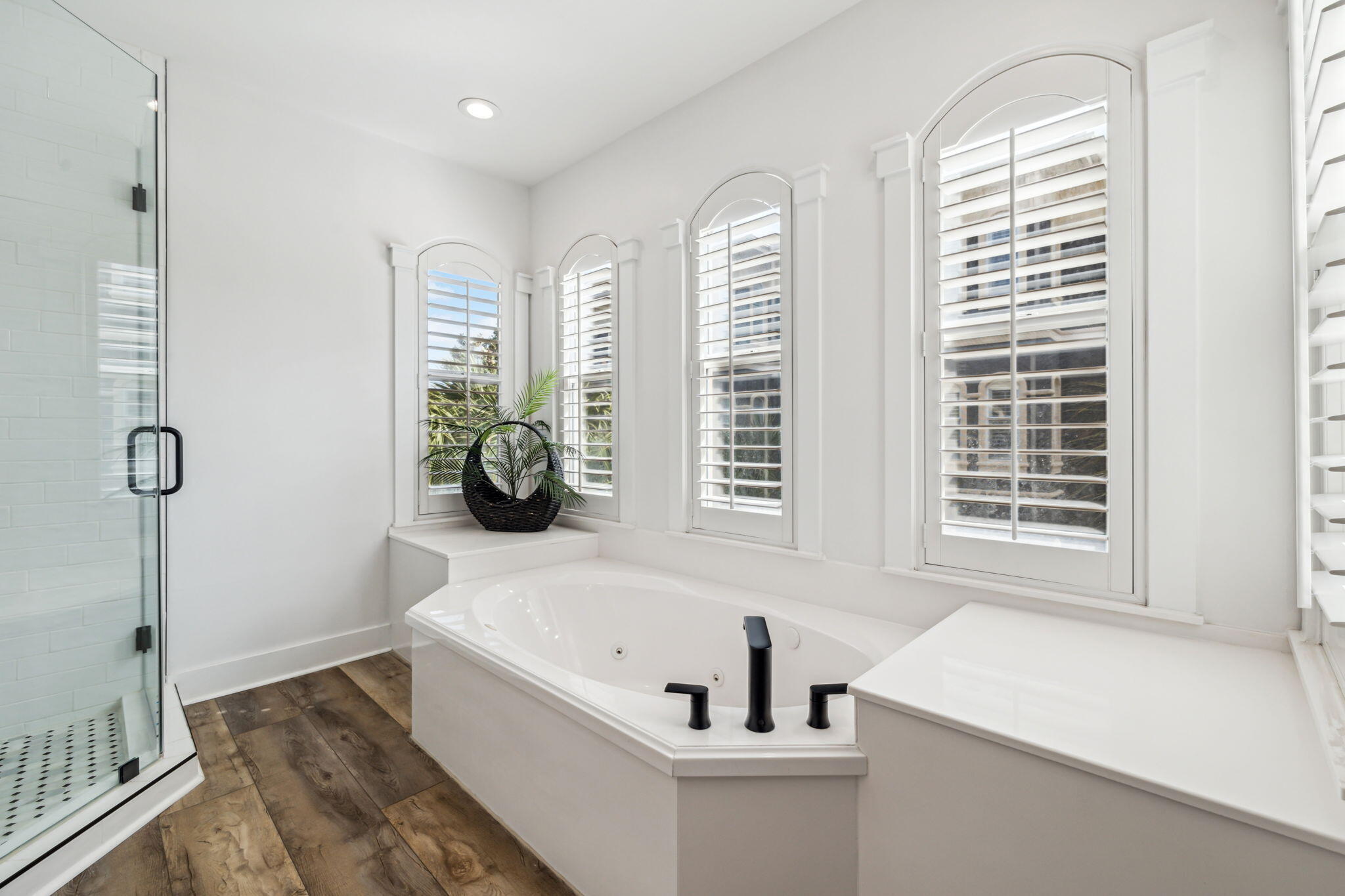 SEAVIEW VILLAS - Residential