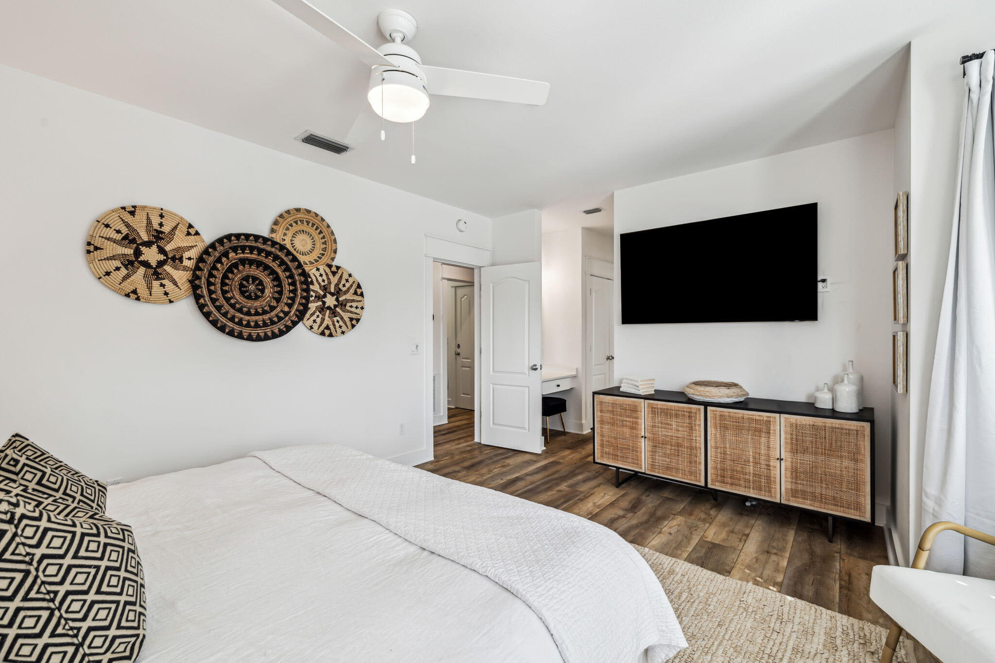 SEAVIEW VILLAS - Residential