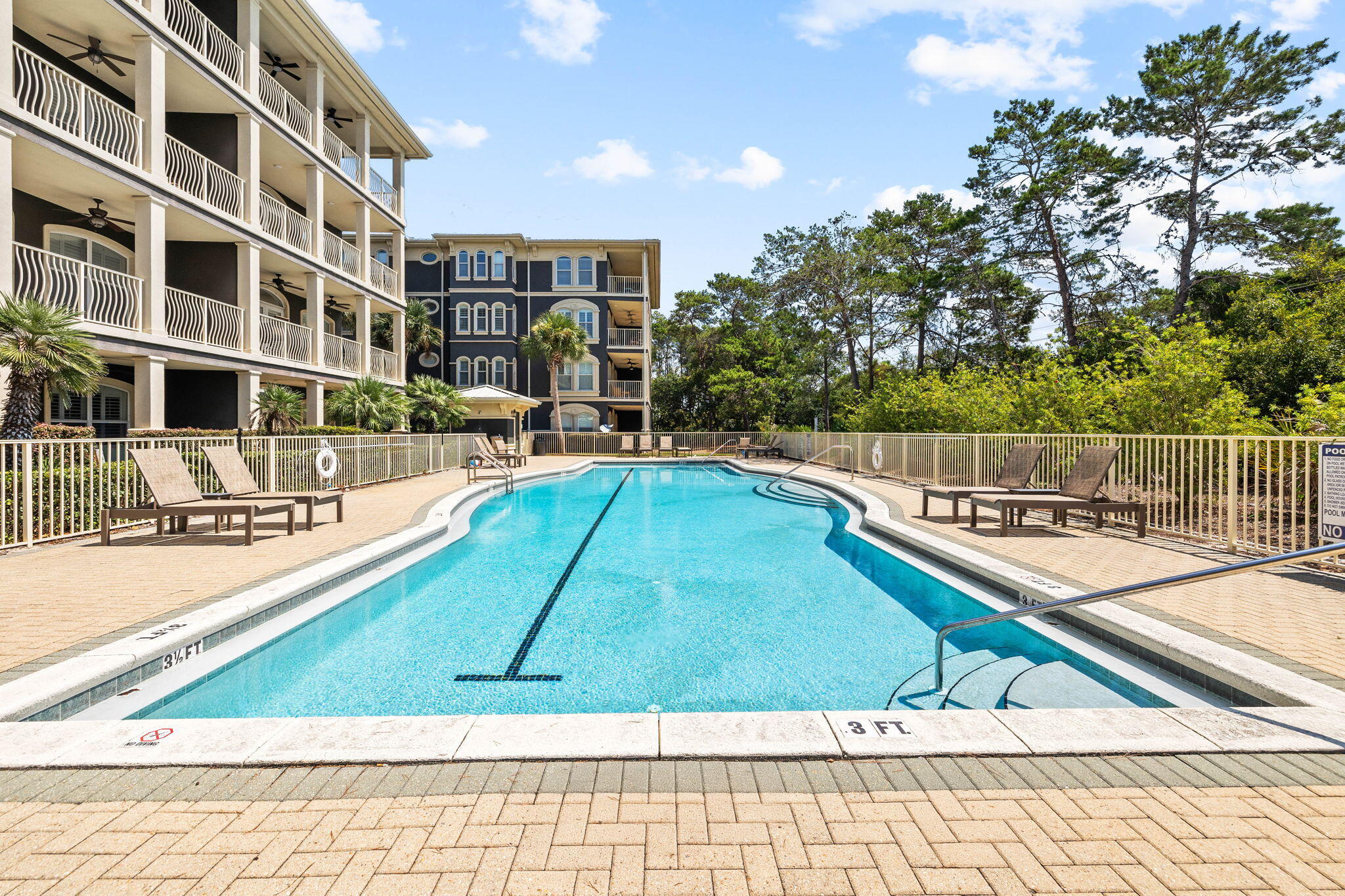 SEAVIEW VILLAS - Residential