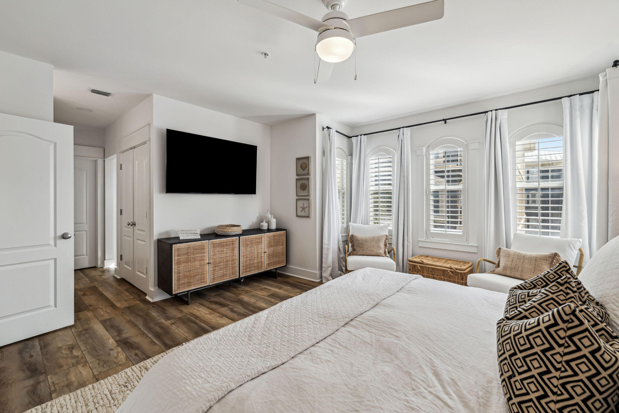 SEAVIEW VILLAS - Residential
