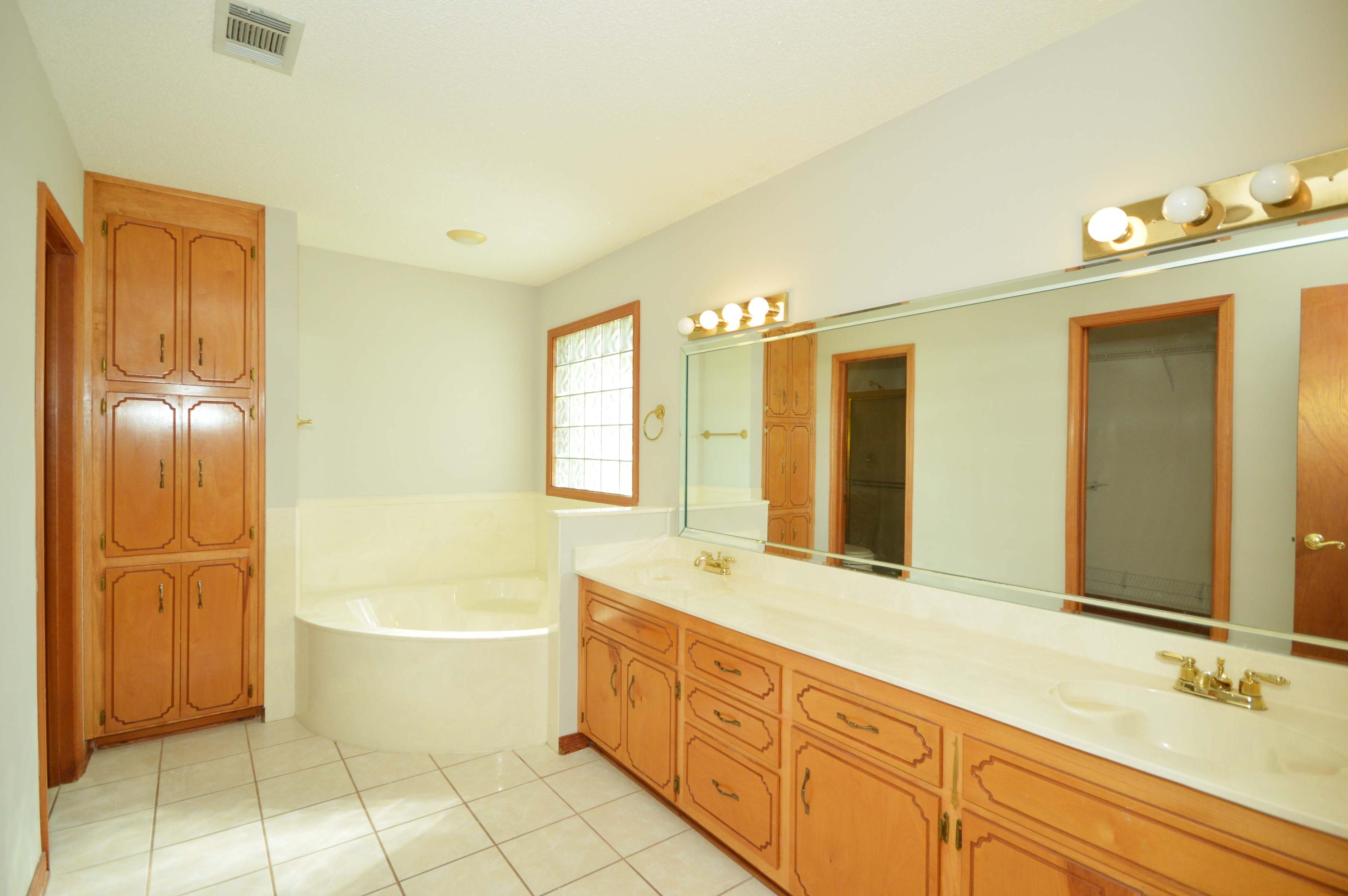 PRITCHARD POINT - Residential