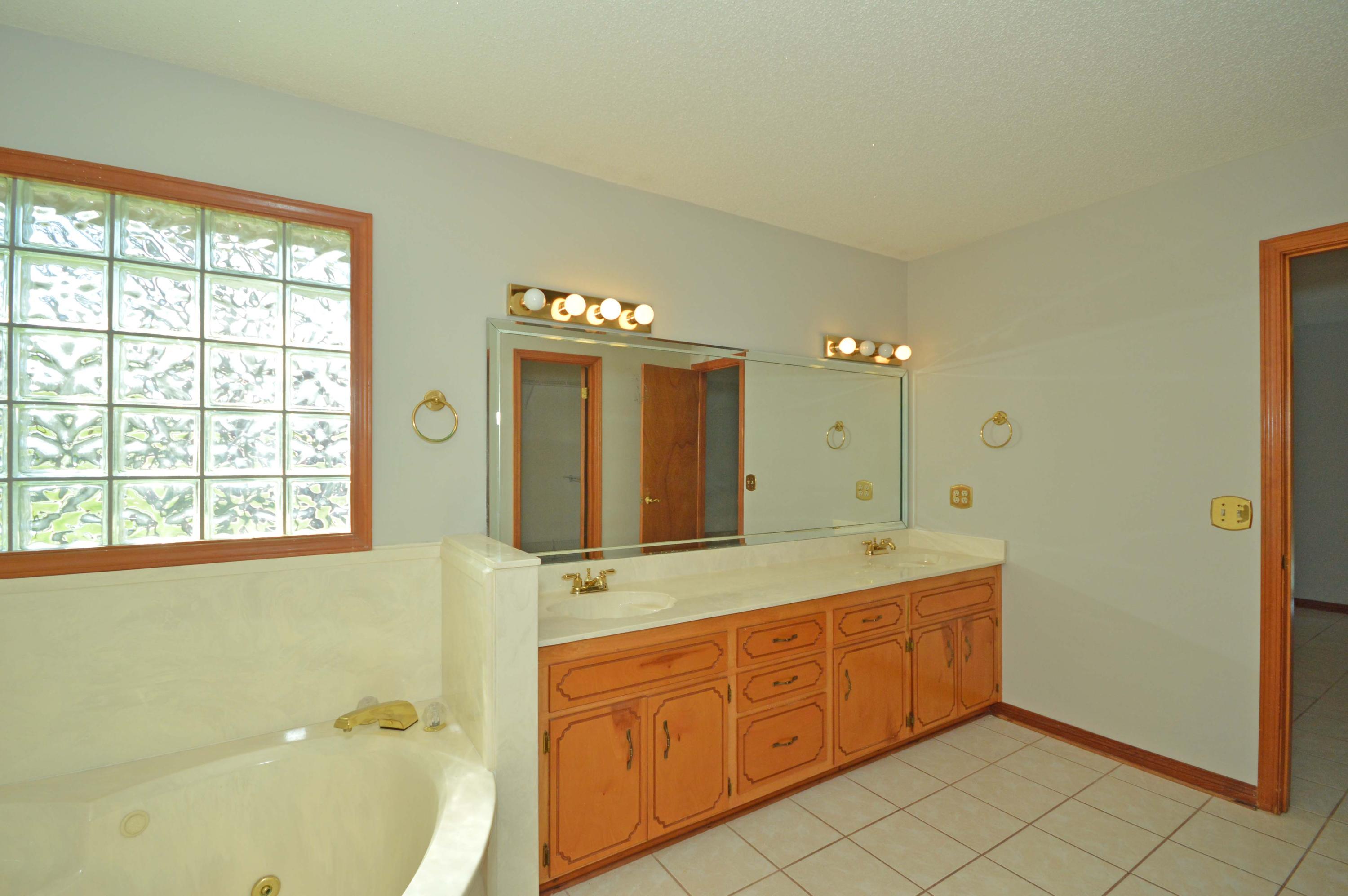 PRITCHARD POINT - Residential