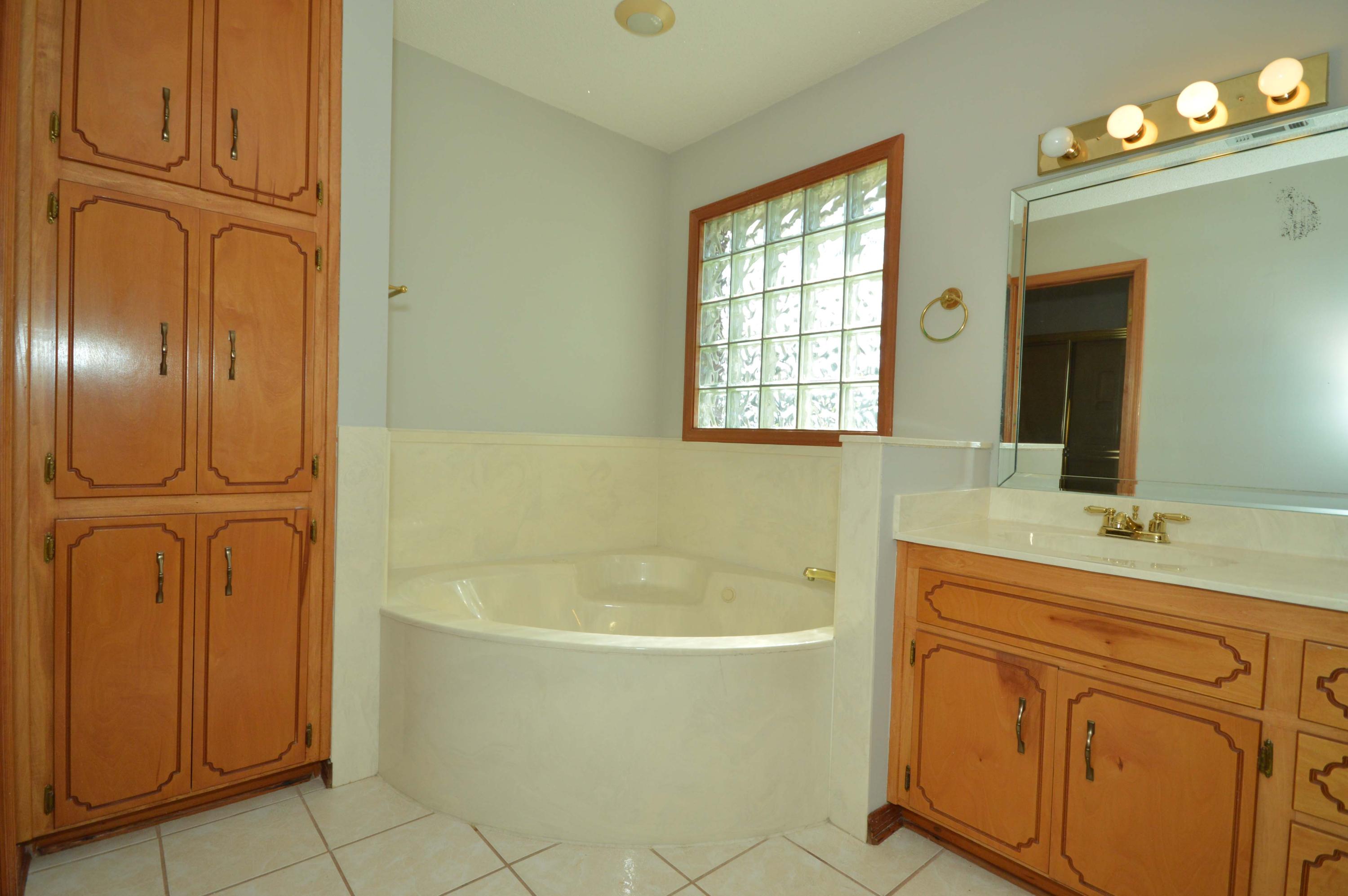 PRITCHARD POINT - Residential