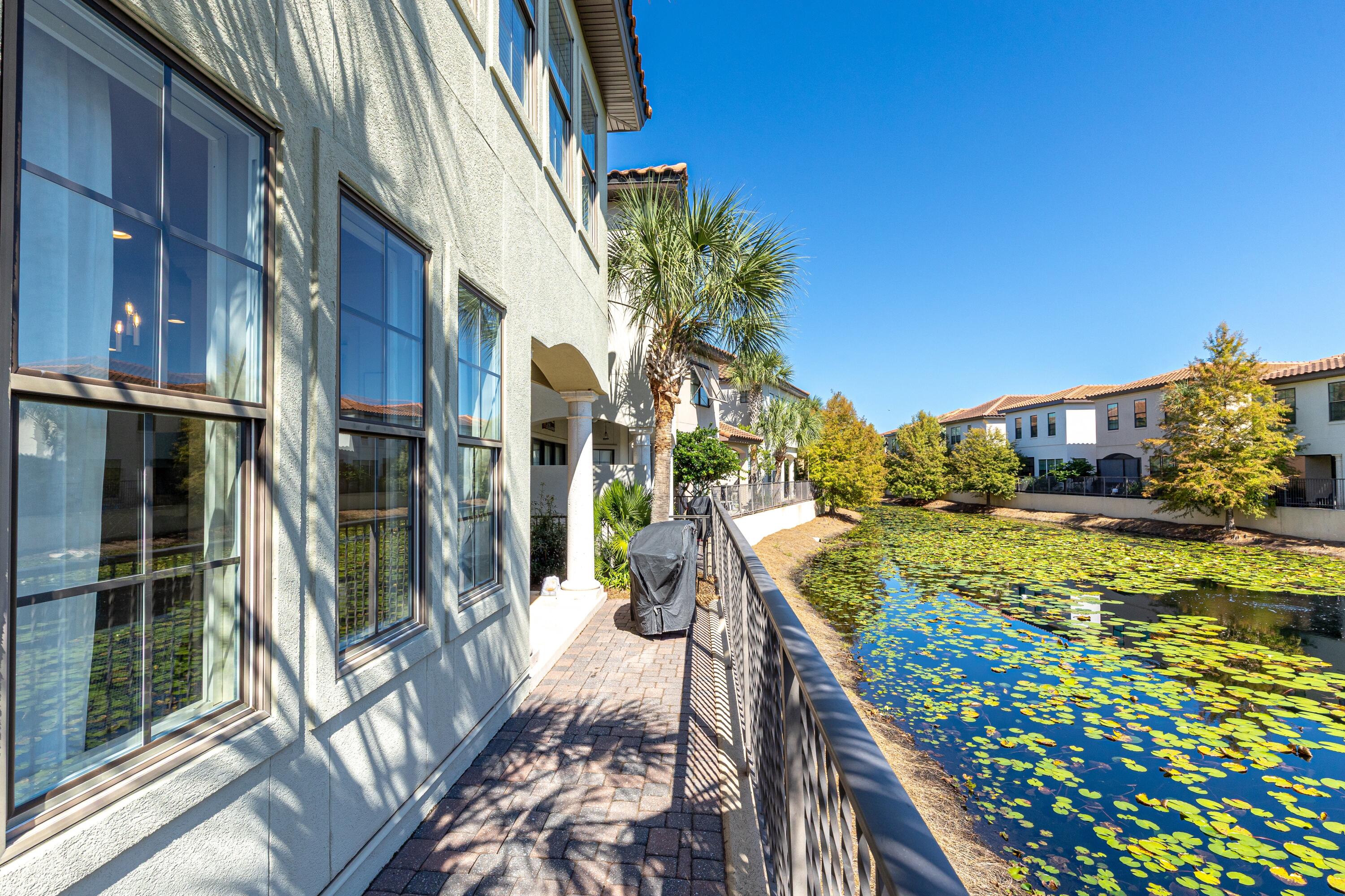 VILLA LAGO - Residential