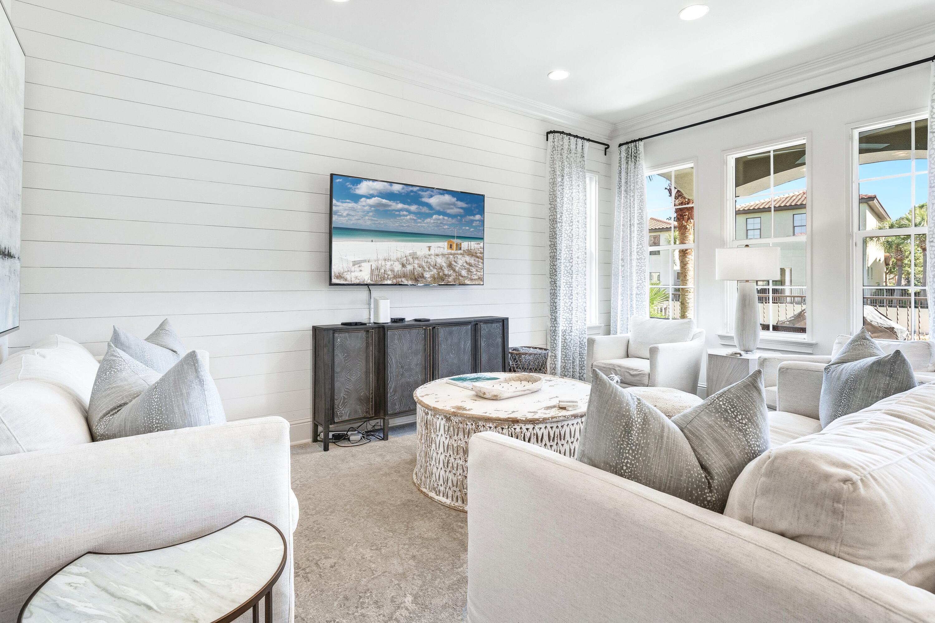 VILLA LAGO - Residential