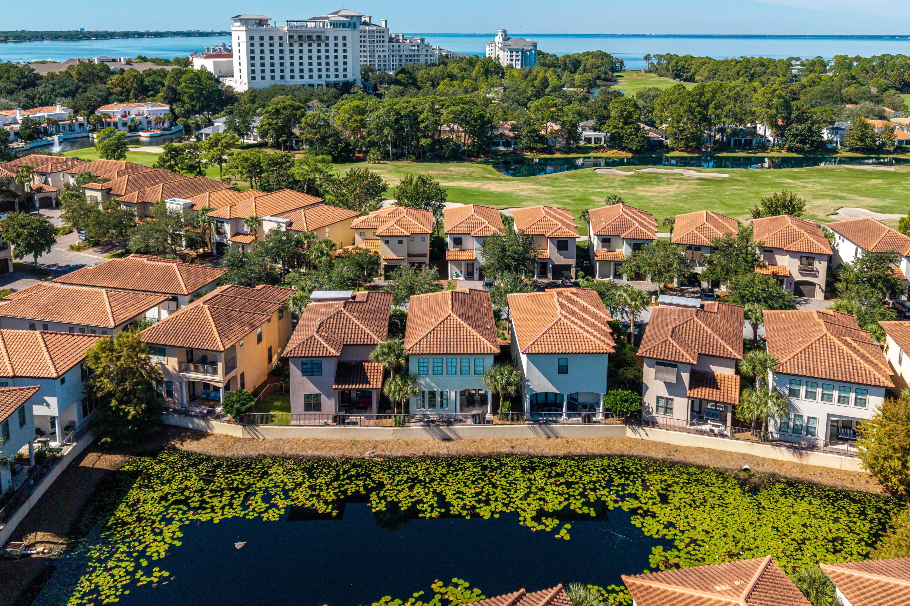 VILLA LAGO - Residential