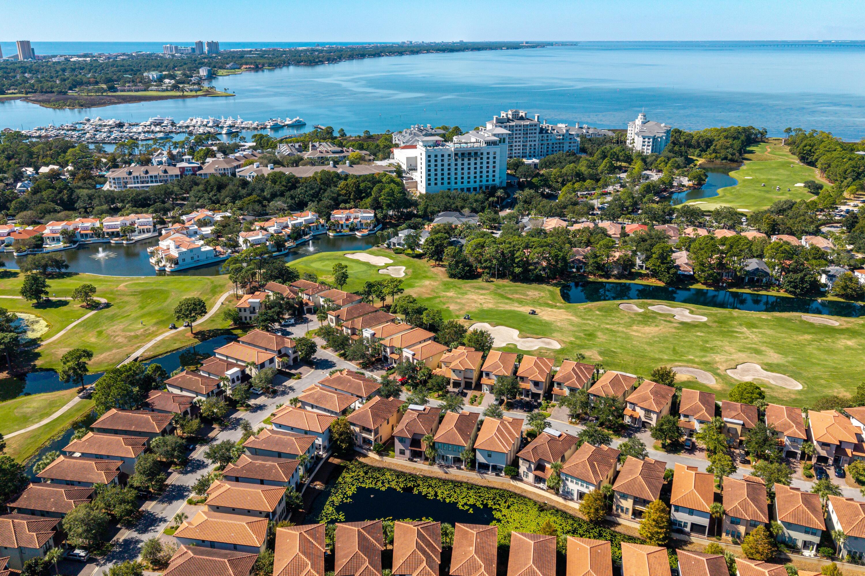 VILLA LAGO - Residential