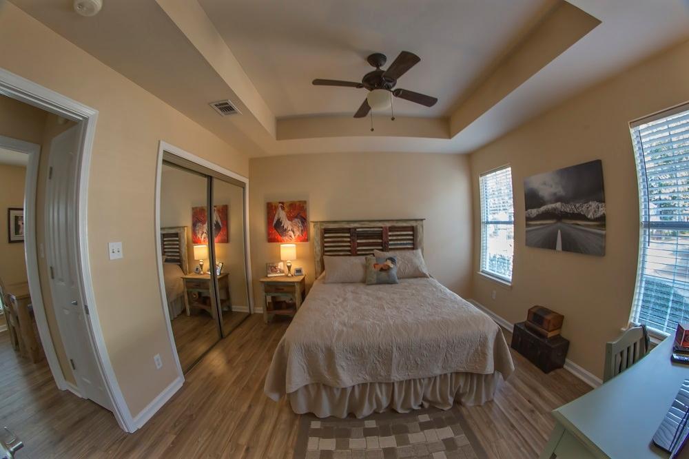 OAK HARBOUR T/H VILLAS - Residential